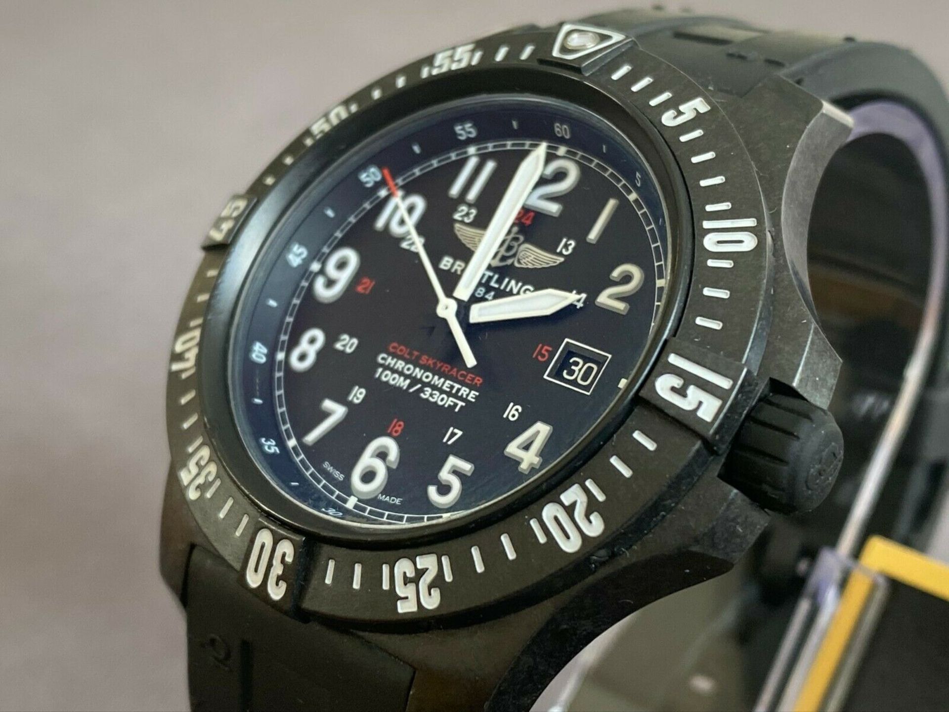 BREITLING COLT SKYRACER MENS WRIST WATCH IN BREITLIGHT BLACK - MINT, AS NEW CONDITION *NO VAT* - Image 7 of 9