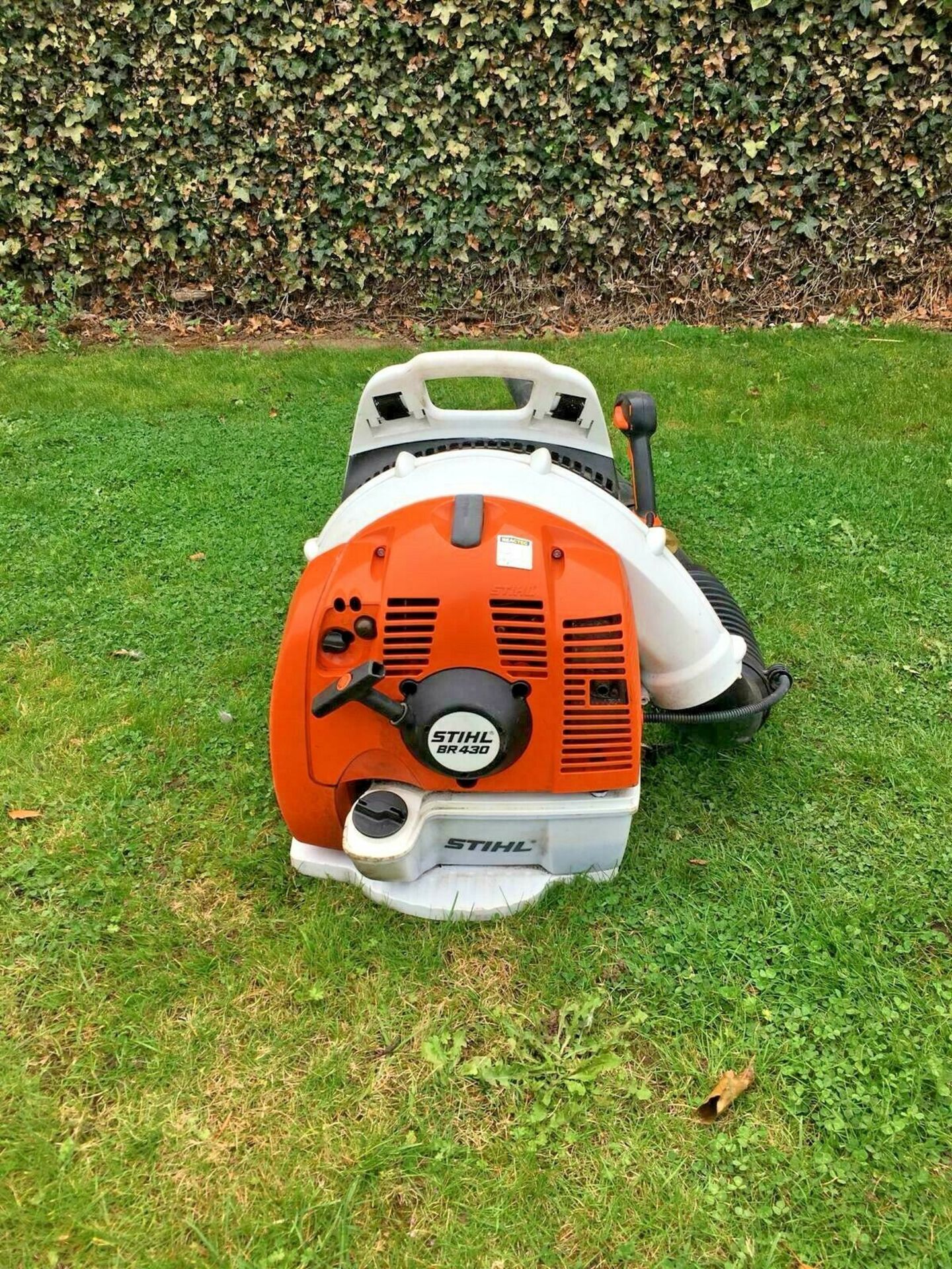 STIHL BACK PACK LEAF BLOWER, MODEL: BR430, MANUFACTURED 06/2016, EXCELLENT WORKING CONDITION - Image 4 of 5