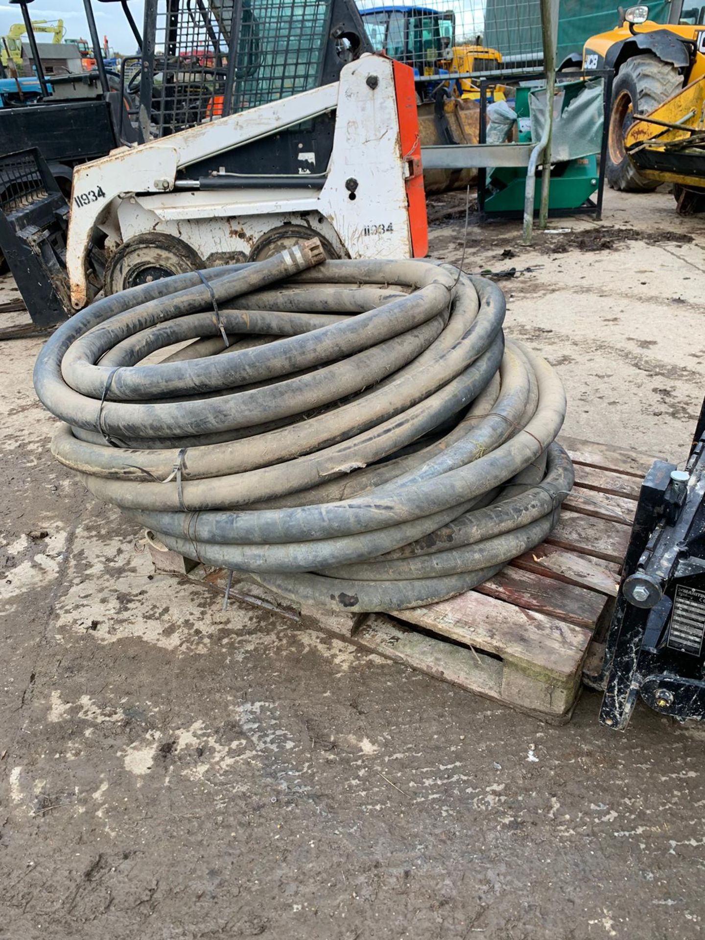 CONCRETE PUMP PIPES, YOU ARE BIDDING FOR ALL 4 PIPES ON THE PALLET *PLUS VAT* - Image 4 of 4