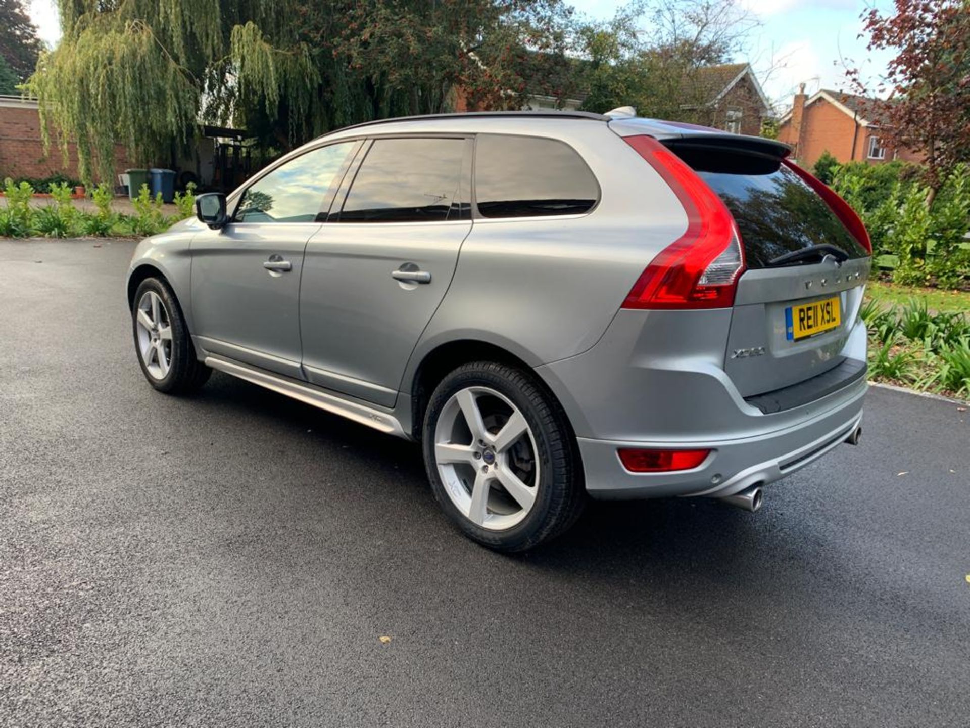 2011/11 REG VOLVO XC60 R-DESIGN D5 AWD AUTO 2.4 DIESEL, SHOWING 1 FORMER KEEPER *NO VAT* - Image 6 of 34