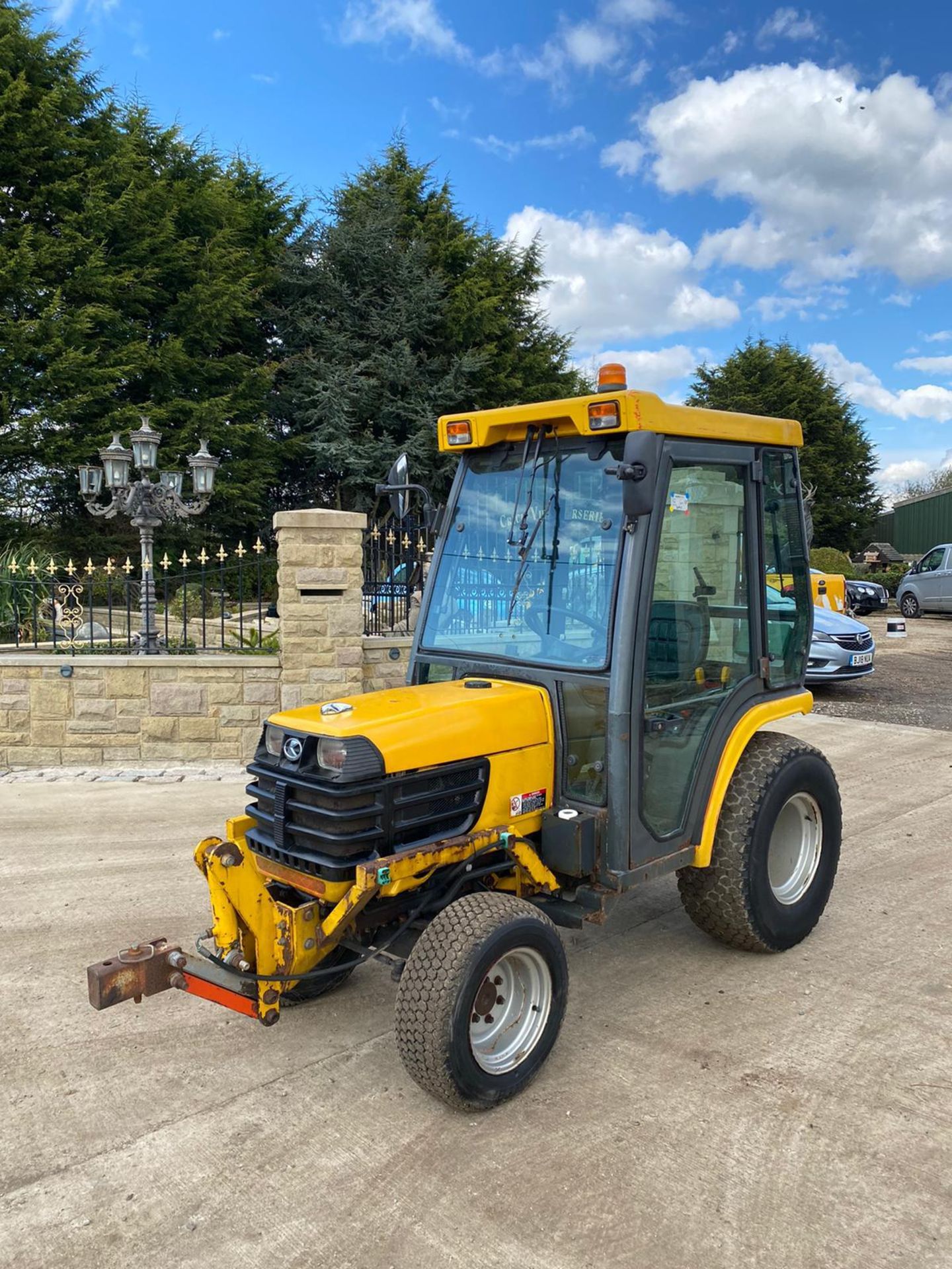 KUBOTA B2110H COMPACT TRACTOR, RUNS AND DRIVES *PLUS VAT* - Image 2 of 5