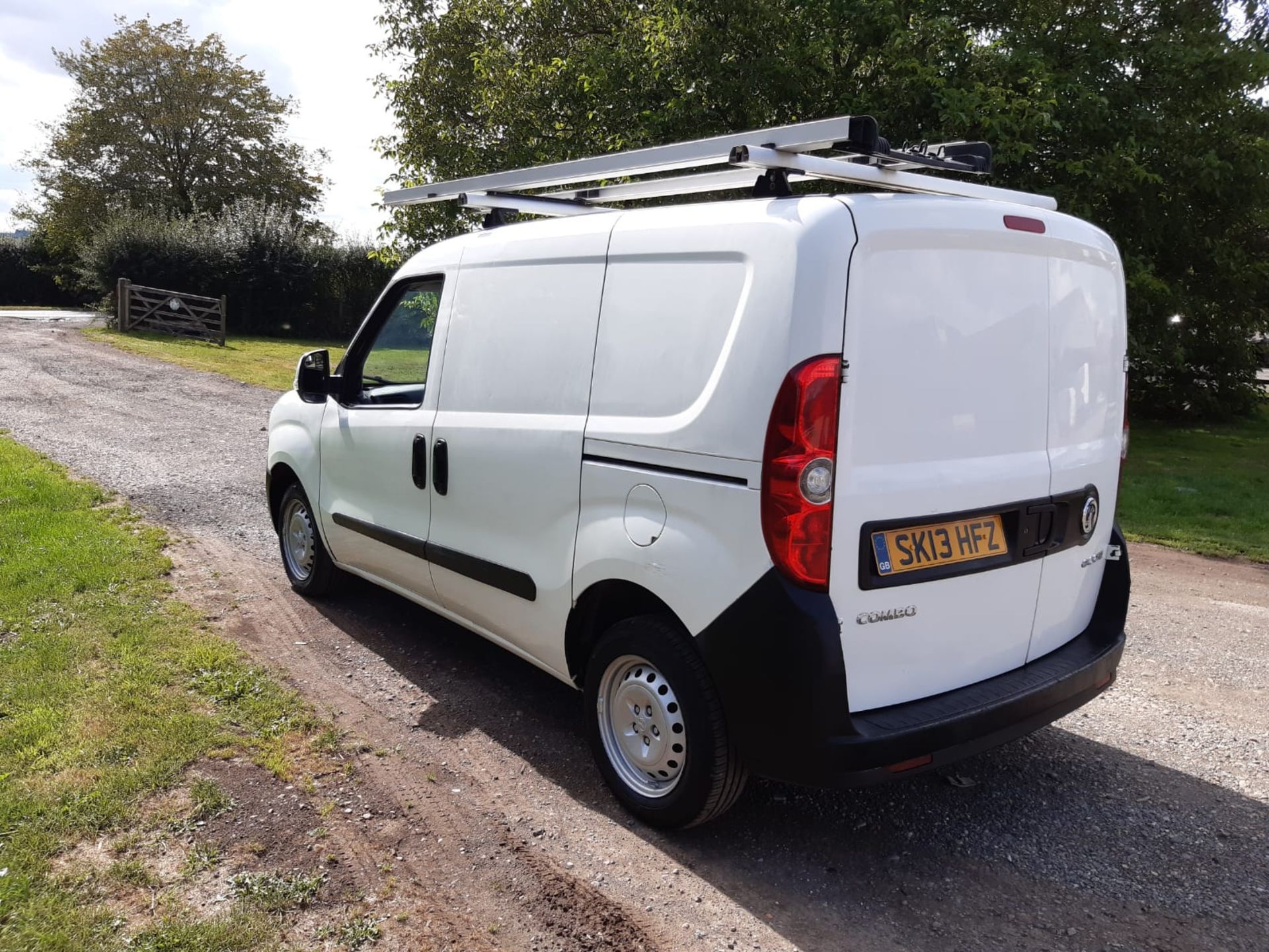 2013/13 REG VAUXHALL COMBO 2000 L1H1 CDTI SS ECOFLEX 1.25 DIESEL WHITE PANEL VAN *NO VAT* - Image 5 of 8