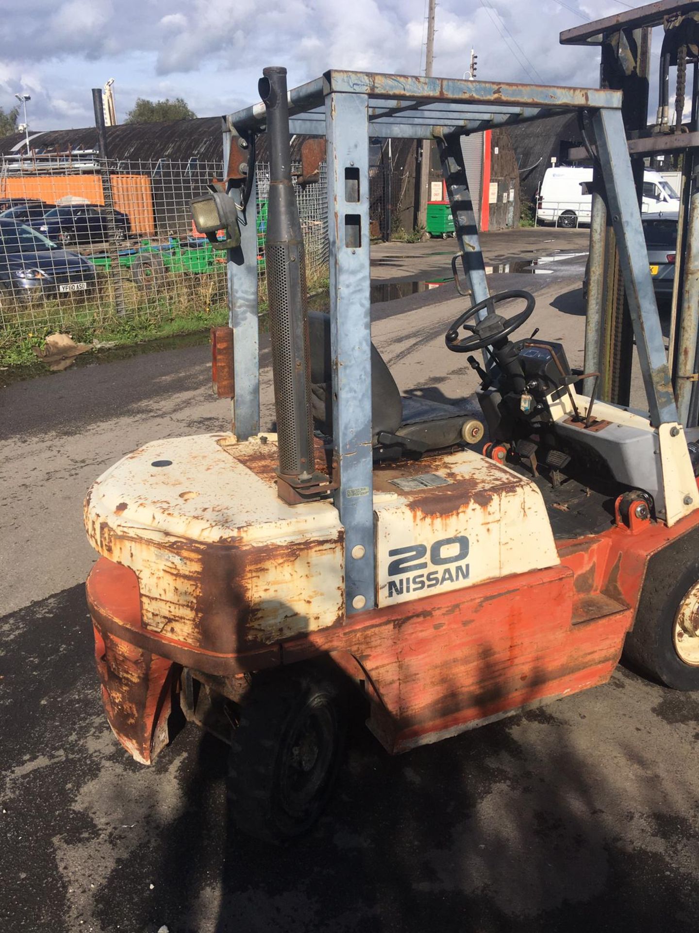 NISSAN 20 2 TON DIESEL FORKLIFT, RUNS, WORKS & LIFTS, GOOD BRAKES AND HANDBRAKE, SIDE SHIFT *NO VAT* - Image 4 of 15