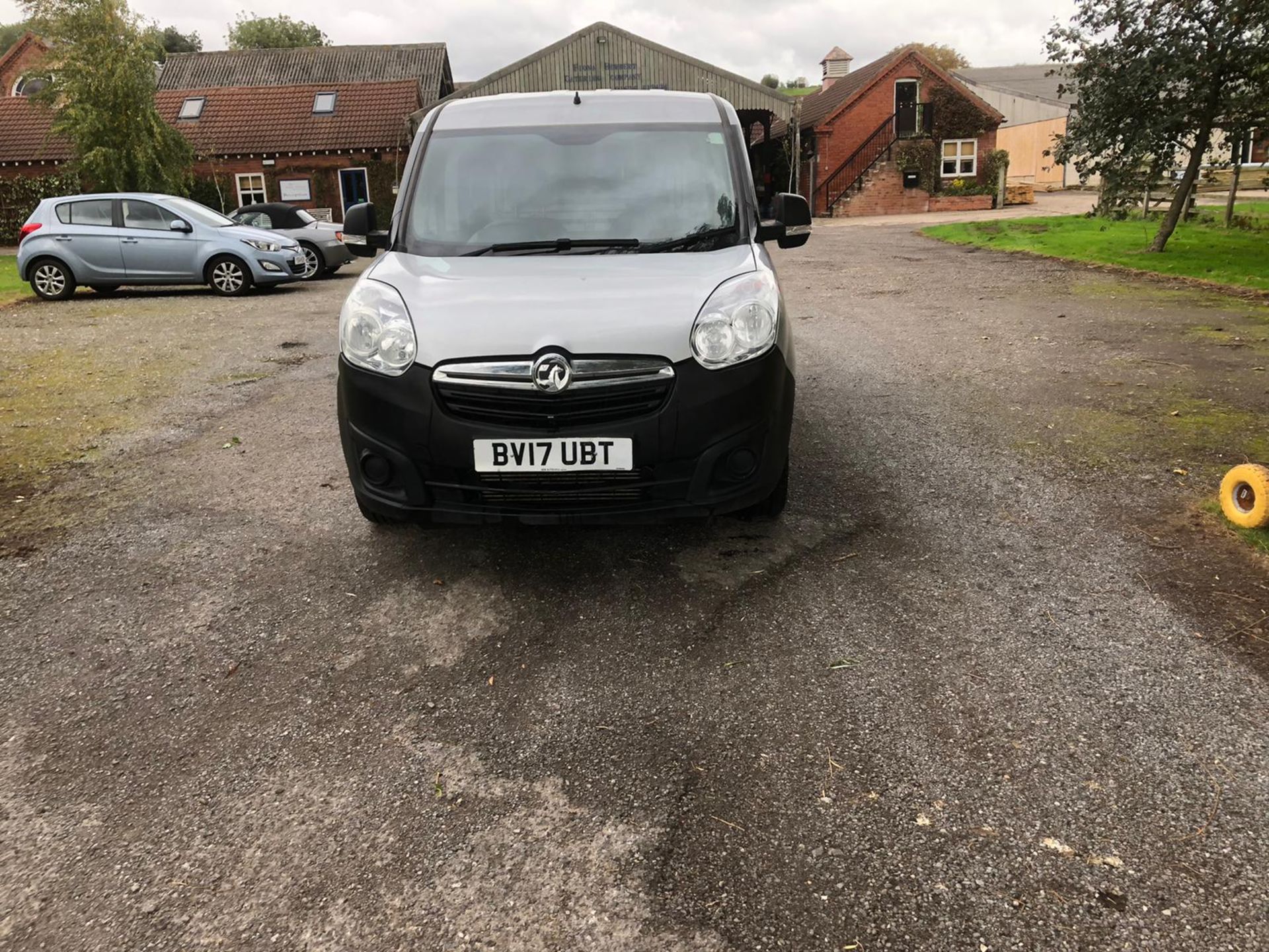 2017/17 REG VAUXHALL COMBO 2300 CDTI ECOFLEX S/S 1.25 DIESEL PANEL VAN, SHOWING 0 FORMER KEEPERS - Image 2 of 10