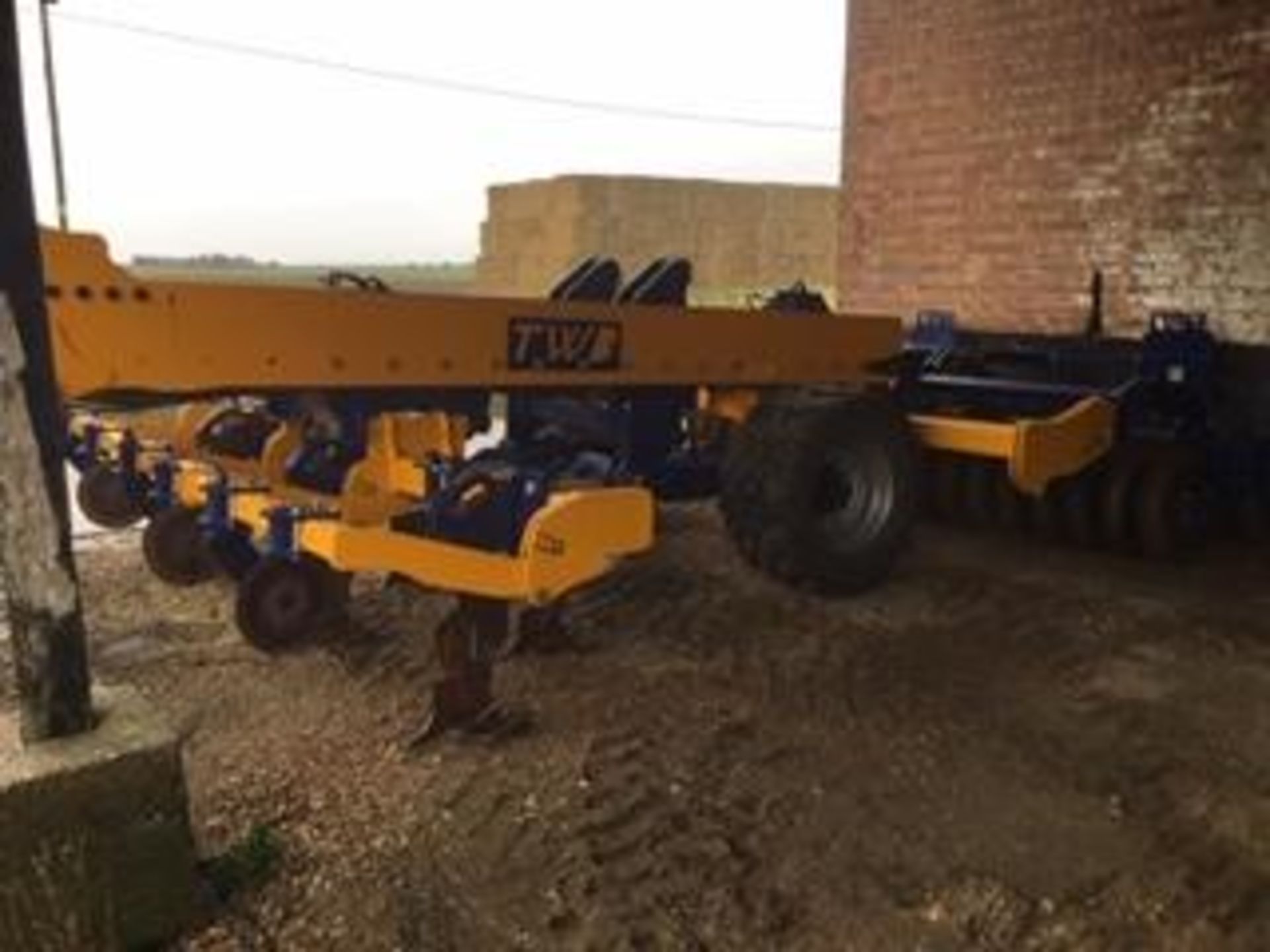 2015 TWB 4M TRAILED SUBSOILER, HYDRAULIC FOLDING, FRONT CUTTING DISCS, DOUBLE DD REAR PACKER - Image 13 of 19