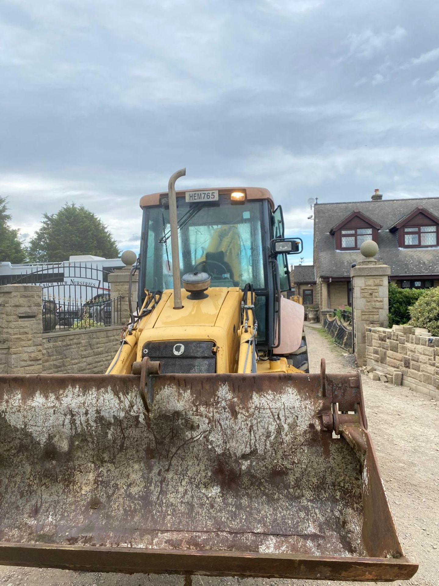 NEWHOLLAND NH95 DIGGER LOADER, 4 WHEEL DRIVE, 4-IN-1 BUCKET, EXTRA DIG, RUNS, WORKS AND DIGS - Image 3 of 8