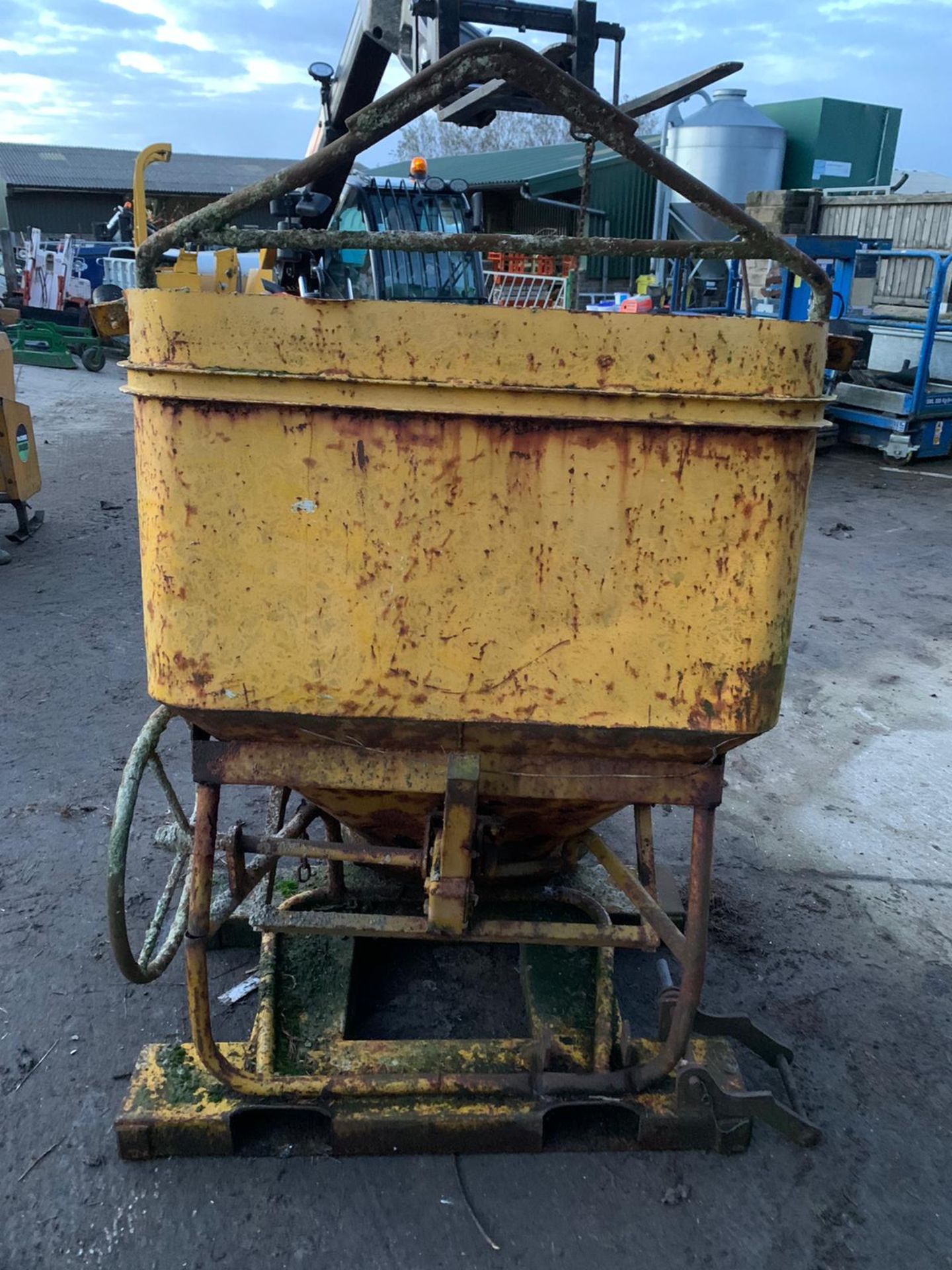 500L CONCRETE BUCKET *PLUS VAT* - Image 2 of 4