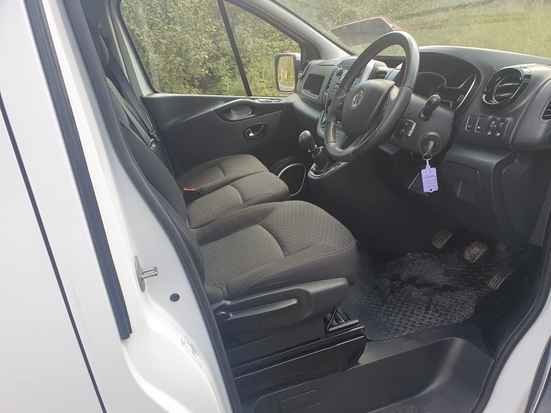 2015/15 REG VAUXHALL VIVARO 2900 SPORTIVE CDTI 1.6, 6 SEAT CREW PANEL VAN, SHOWING 0 FORMER KEEPERS - Image 13 of 18