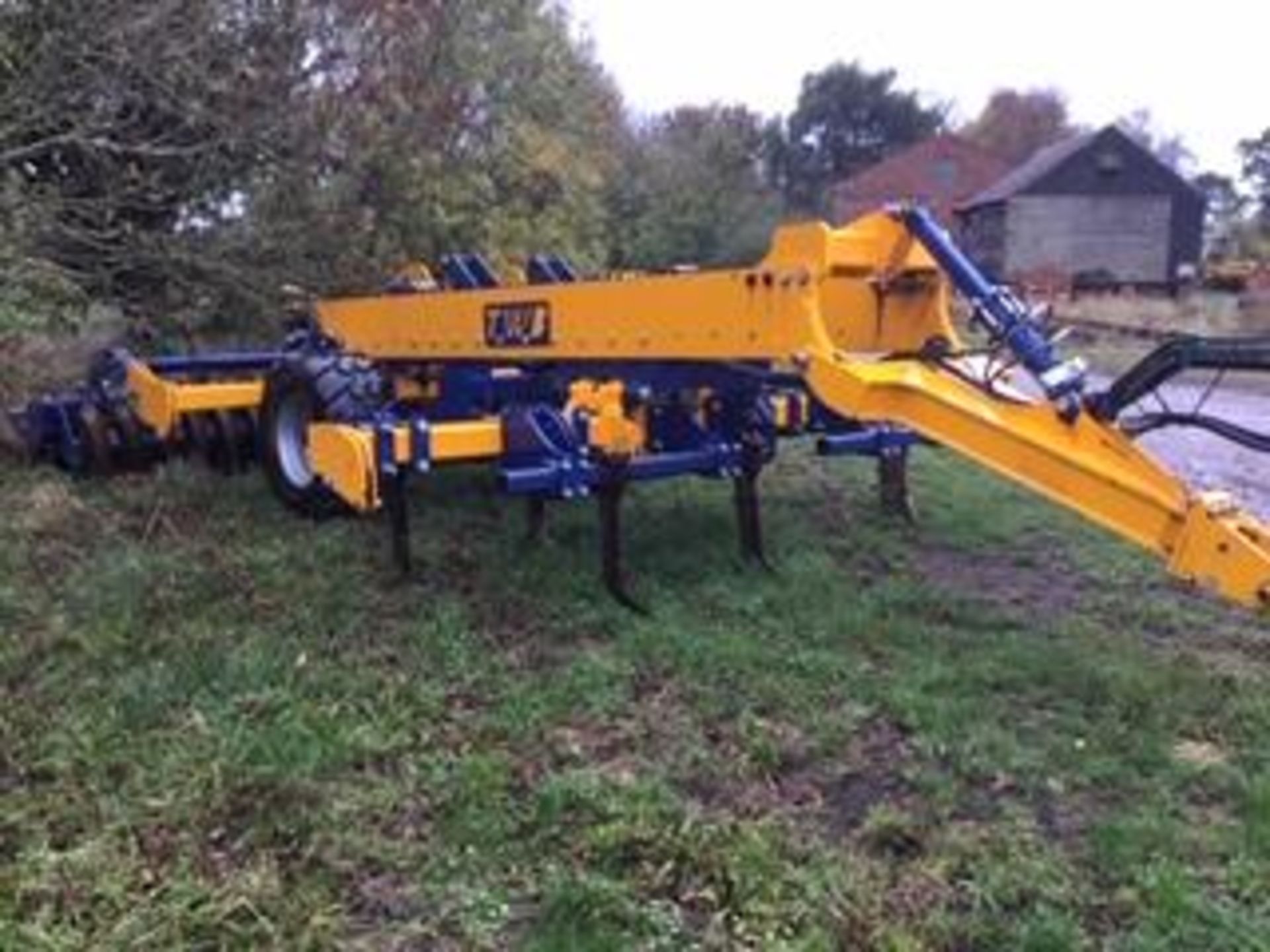 2015 TWB 4M TRAILED SUBSOILER, HYDRAULIC FOLDING, FRONT CUTTING DISCS, DOUBLE DD REAR PACKER - Image 3 of 19