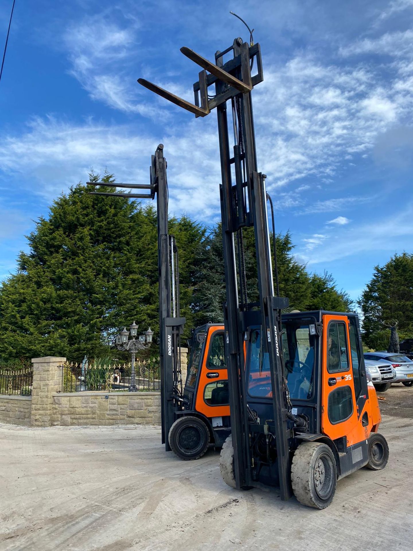 DOOSAN D3.5C-5 3 TON FORKLIFT, FULL GLASS CAB, YEAR 2012, IN GOOD CONDITION, RUNS, WORKS AND LIFTS - Image 7 of 13