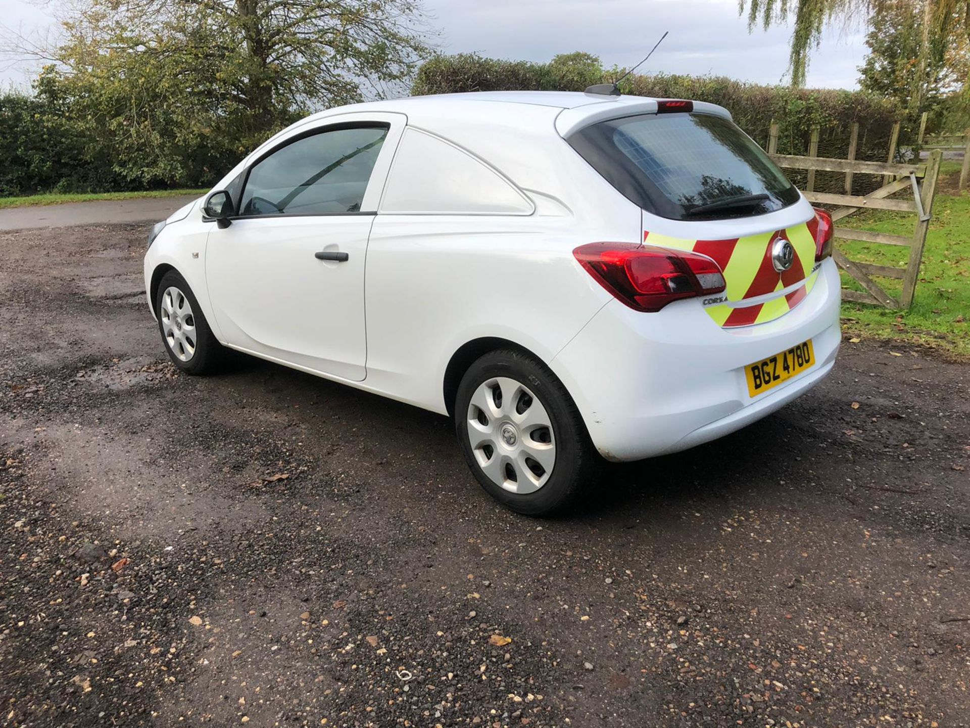 2016 VAUXHALL CORSA CDTI ECOFLEX 1.25 DIESEL WHITE CAR / VAN, SHOWING 0 FORMER KEEPERS *PLUS VAT* - Image 4 of 13