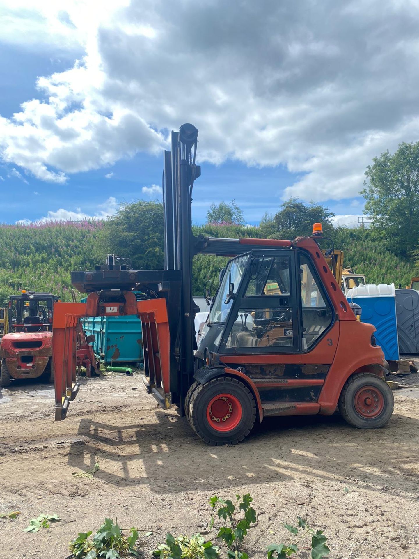 LANSING 7 TON FORKLIFT WITH BRICK GRAB, RUNS, WORKS AND LIFTS *PLUS VAT*