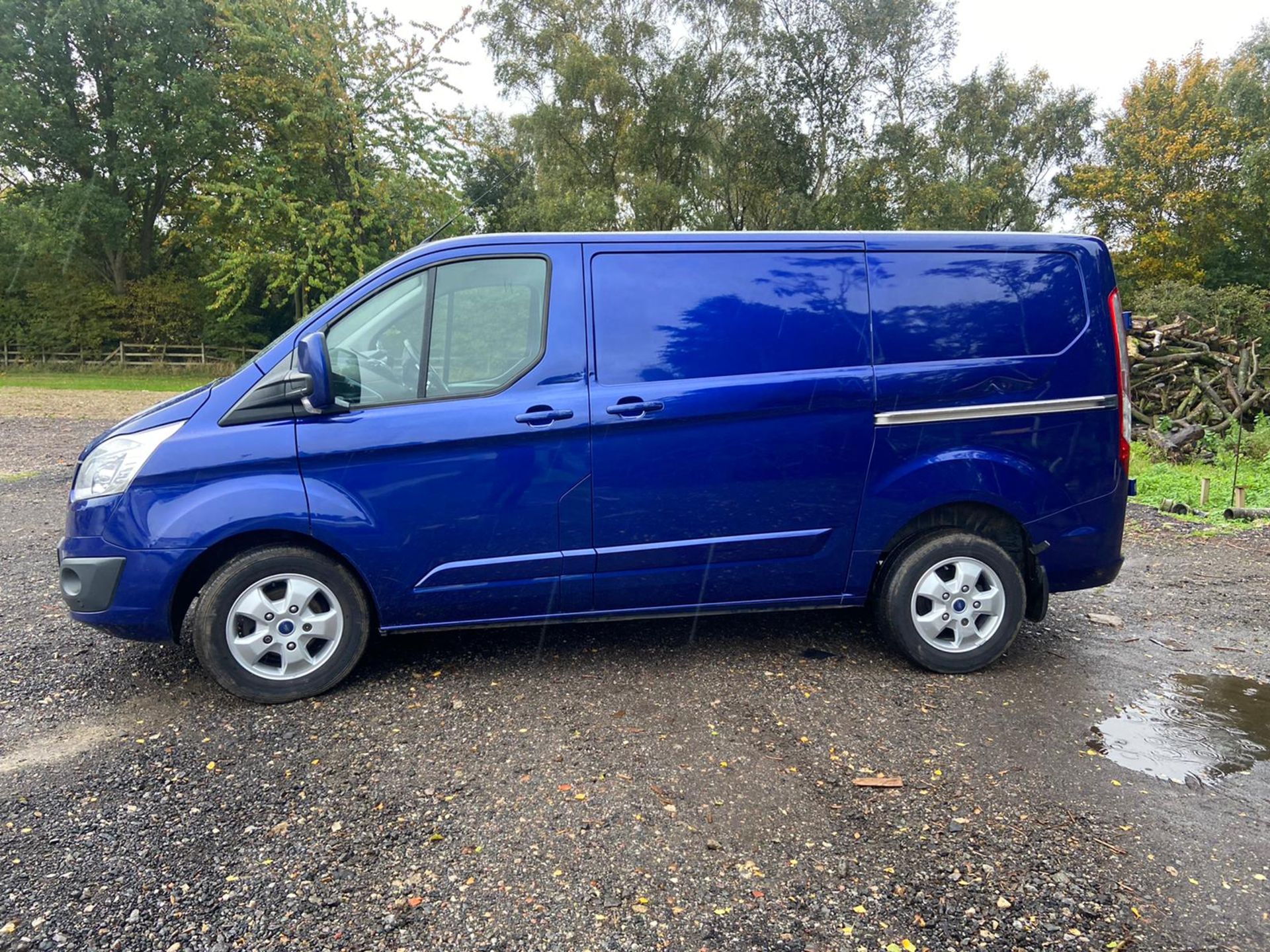 2016/66 REG FORD TRANSIT CUSTOM 270 LIMITED 2.0 DIESEL BLUE PANEL VAN, SHOWING 0 FORMER KEEPERS - Image 3 of 9