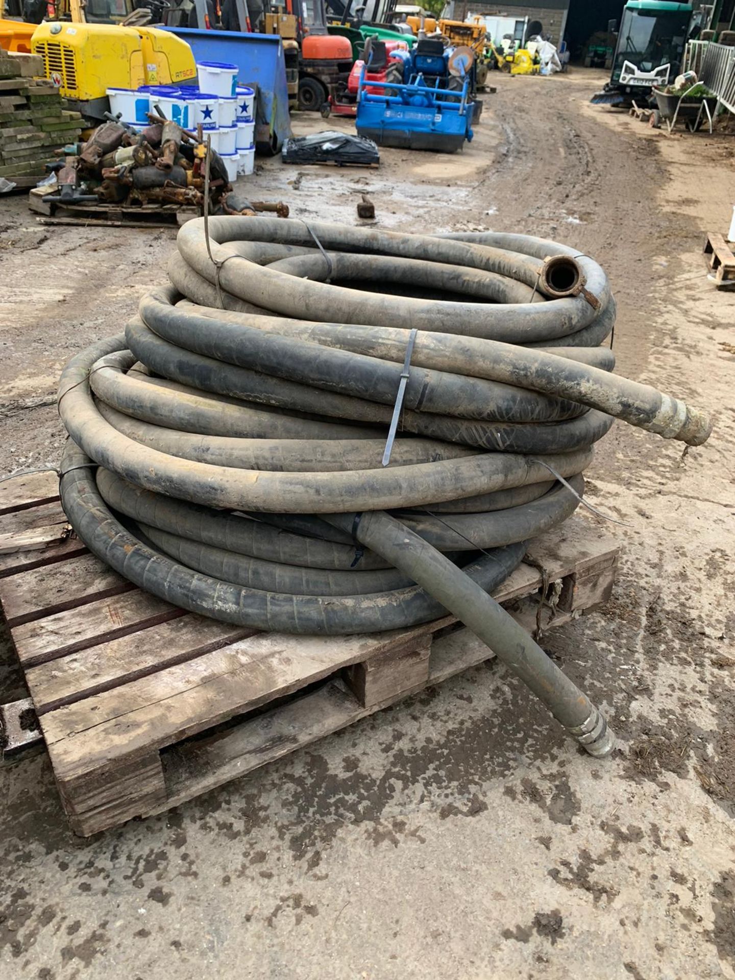 CONCRETE PUMP PIPES, YOU ARE BIDDING FOR ALL 4 PIPES ON THE PALLET *PLUS VAT* - Image 3 of 4