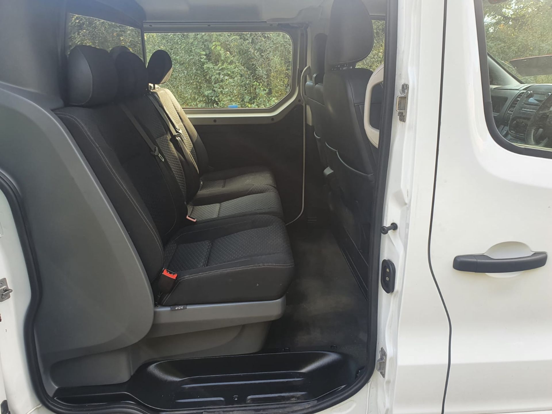 2015/15 REG VAUXHALL VIVARO 2900 SPORTIVE CDTI 1.6, 6 SEAT CREW PANEL VAN, SHOWING 0 FORMER KEEPERS - Image 16 of 18