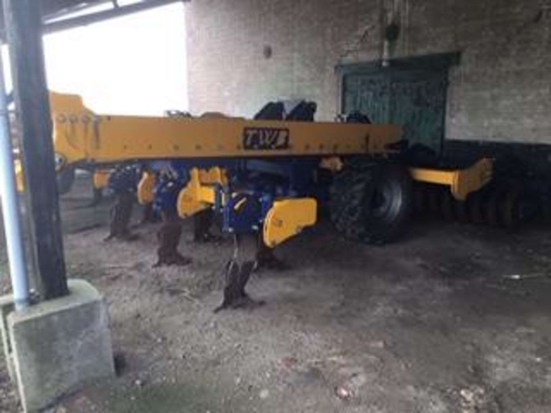 2015 TWB 4M TRAILED SUBSOILER, HYDRAULIC FOLDING, FRONT CUTTING DISCS, DOUBLE DD REAR PACKER - Image 5 of 19