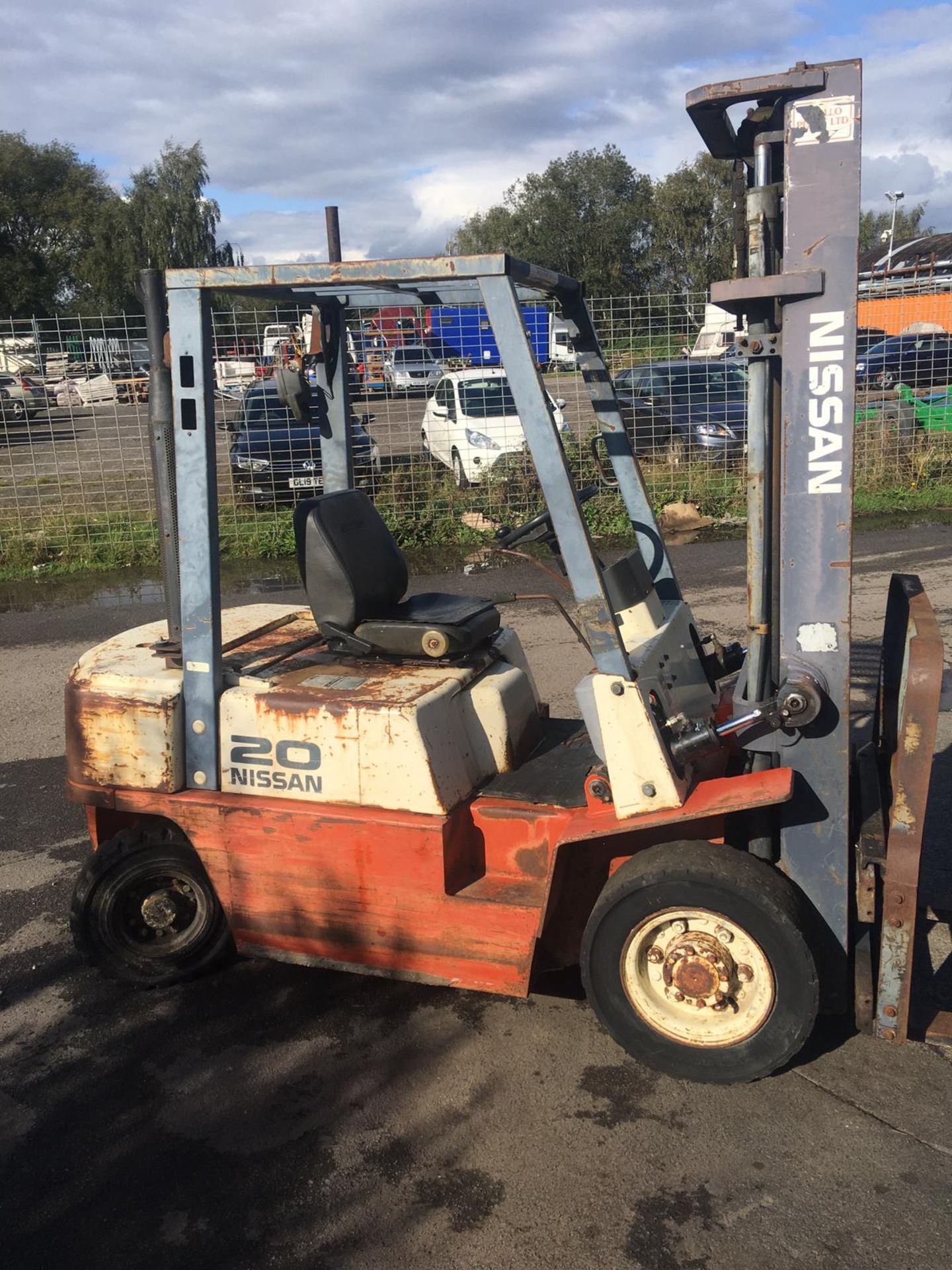 NISSAN 20 2 TON DIESEL FORKLIFT, RUNS, WORKS & LIFTS, GOOD BRAKES AND HANDBRAKE, SIDE SHIFT *NO VAT* - Image 3 of 15