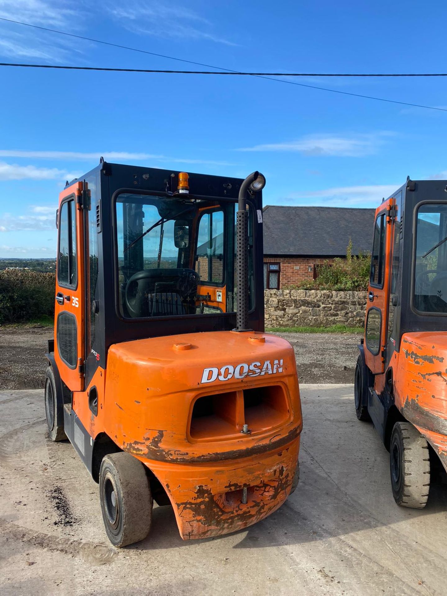 DOOSAN D3.5C-5 3 TON FORKLIFT, FULL GLASS CAB, YEAR 2012, IN GOOD CONDITION, RUNS, WORKS AND LIFTS - Image 4 of 13