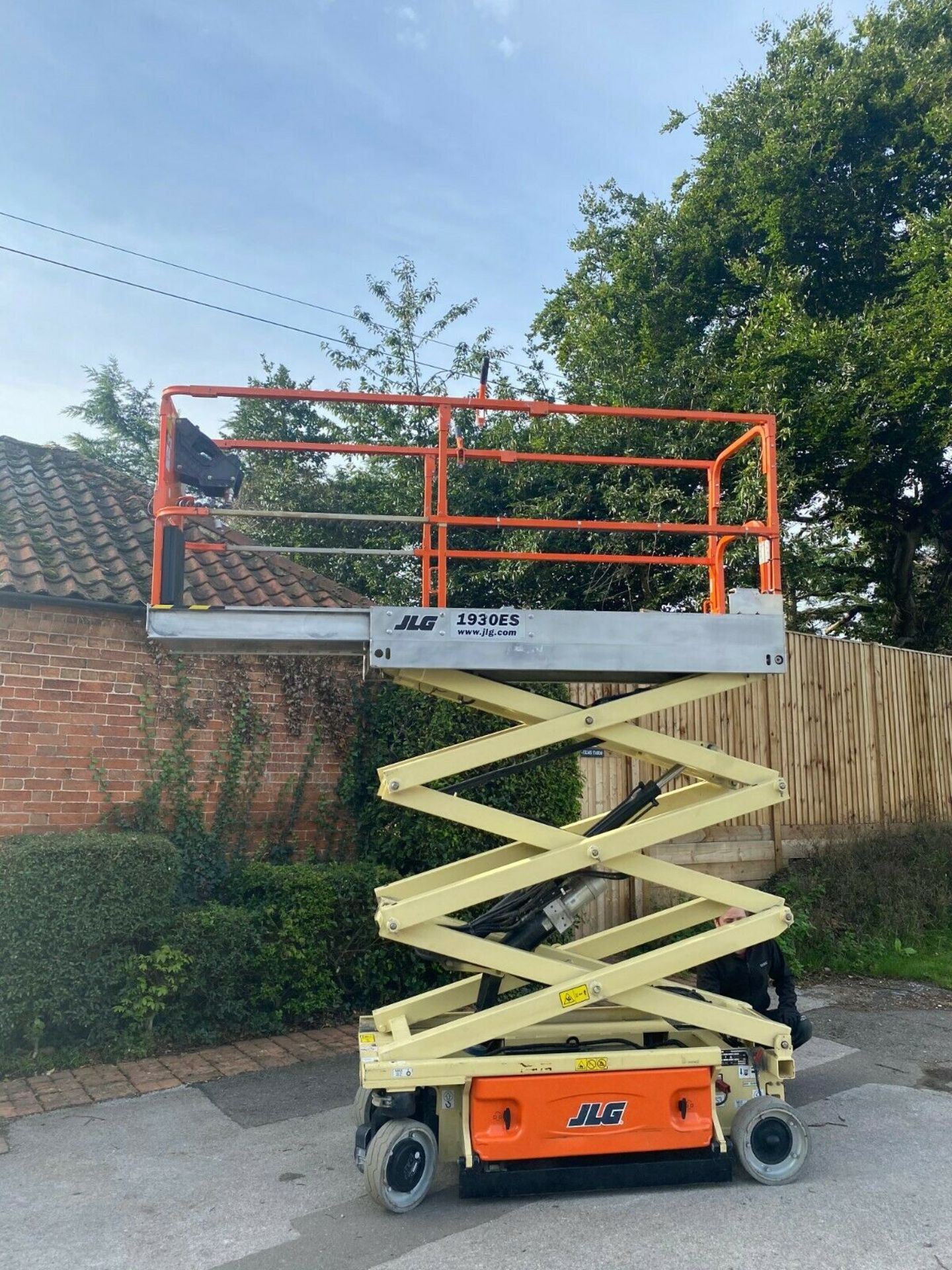 JLG 1930ES ACCESS PLATFORM SCISSOR LIFT, YEAR 2014, ONLY 135 HOURS *PLUS VAT* - Image 5 of 11