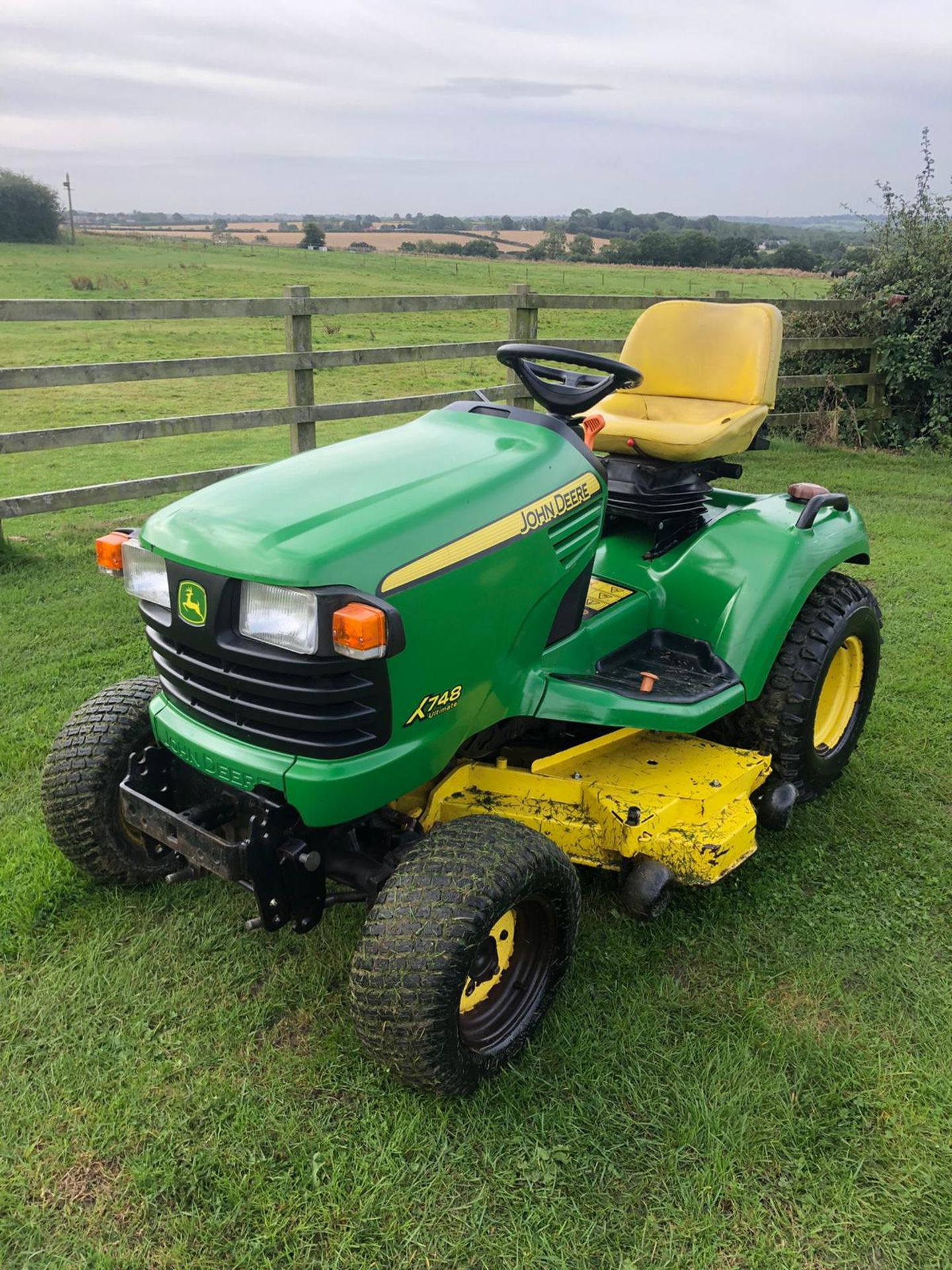 2006 JOHN DEERE X748 RIDE ON LAWN MOWER, RUNS, DRIVES AND CUTS, REAR PTO *PLUS VAT* - Image 2 of 7