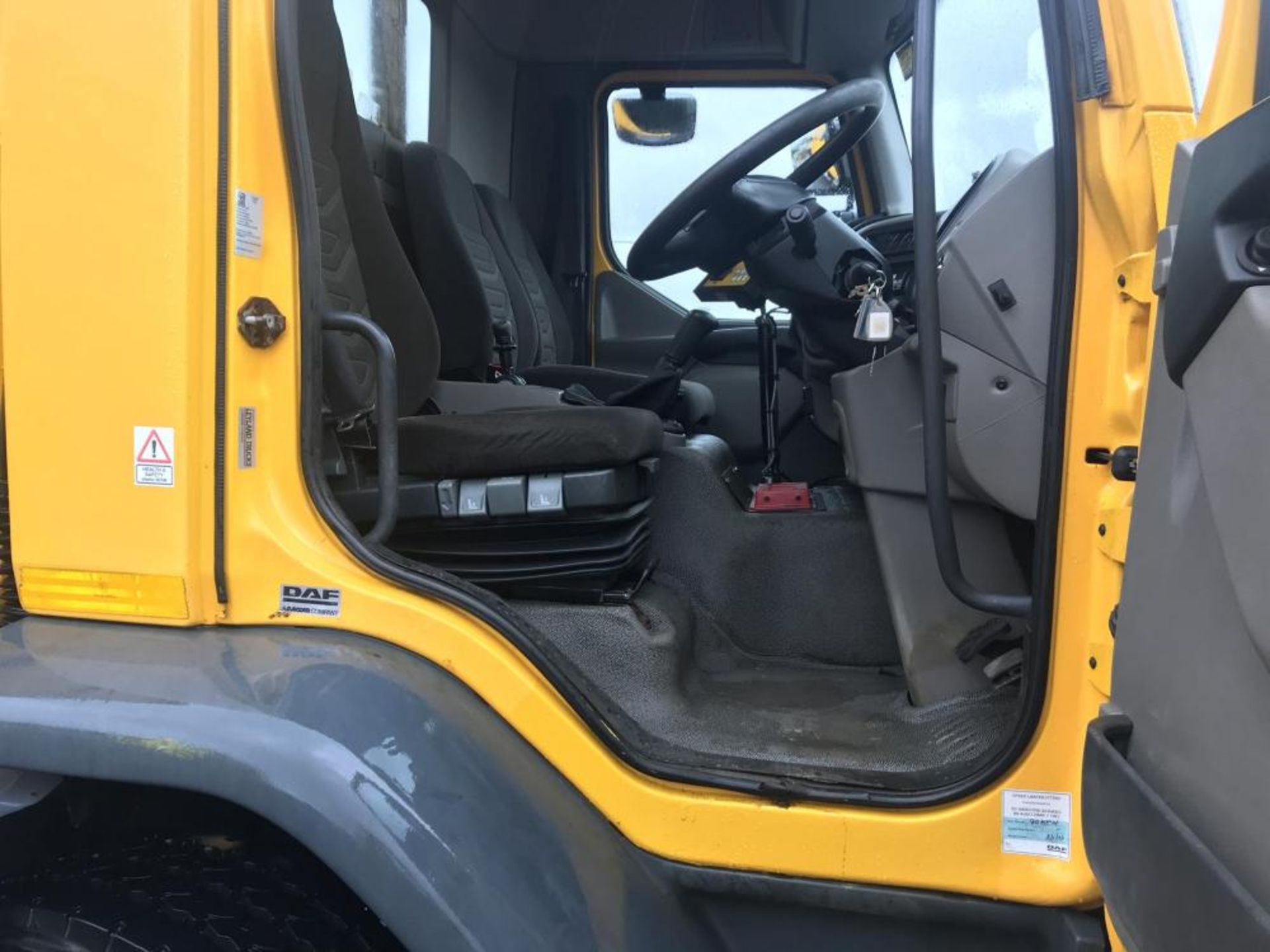 2013/62 REG DAF TRUCKS LF FA 55.250 YELLOW TIPPER 18 TON 3 WAY MANUAL GEARBOX, EX COUNCIL *PLUS VAT* - Image 19 of 30