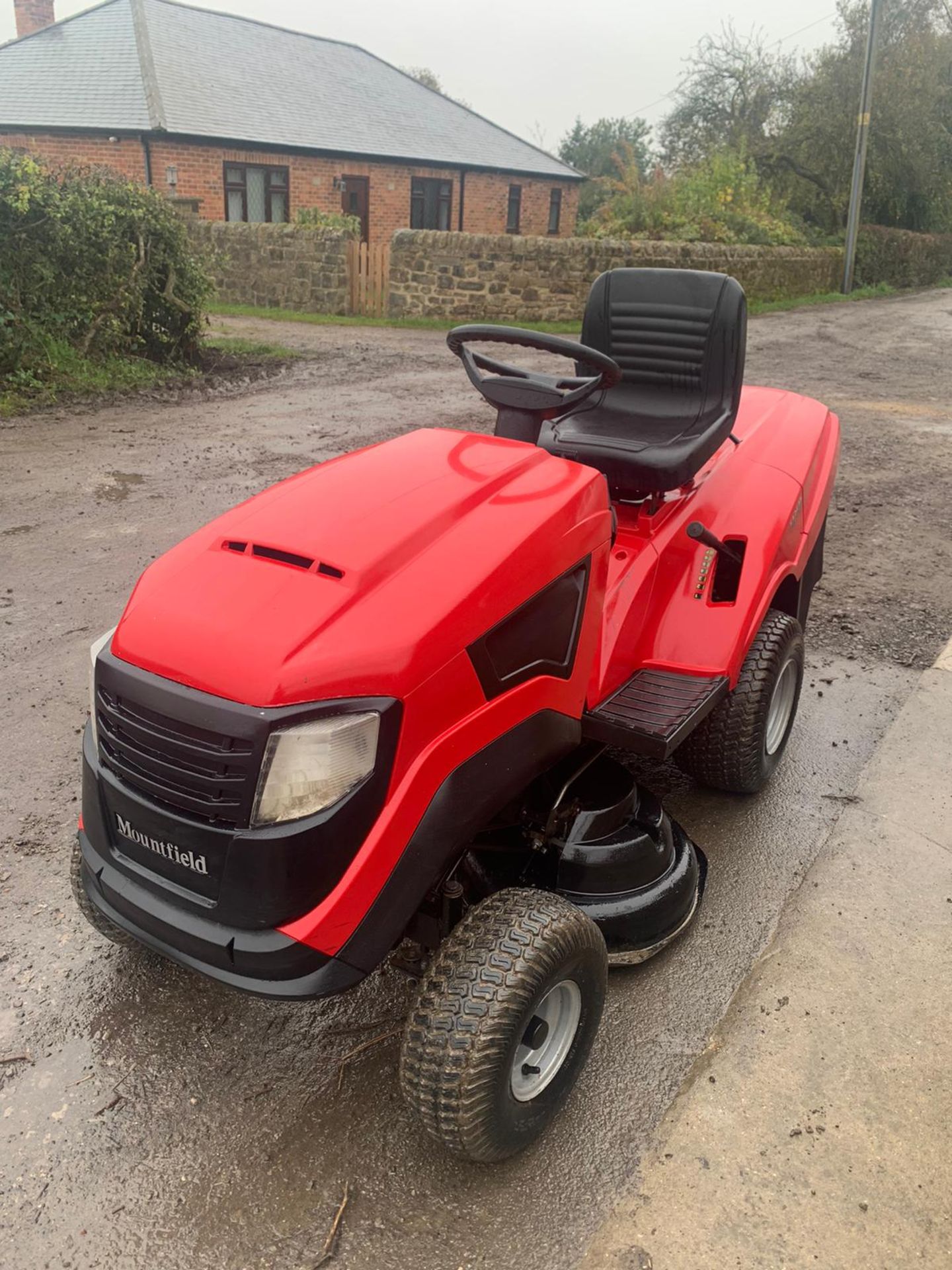 MOUNTFIELD 1436H RIDE ON MOWER, RUNS, DRIVES AND CUTS, CLEAN MACHINE *NO VAT* - Image 4 of 5