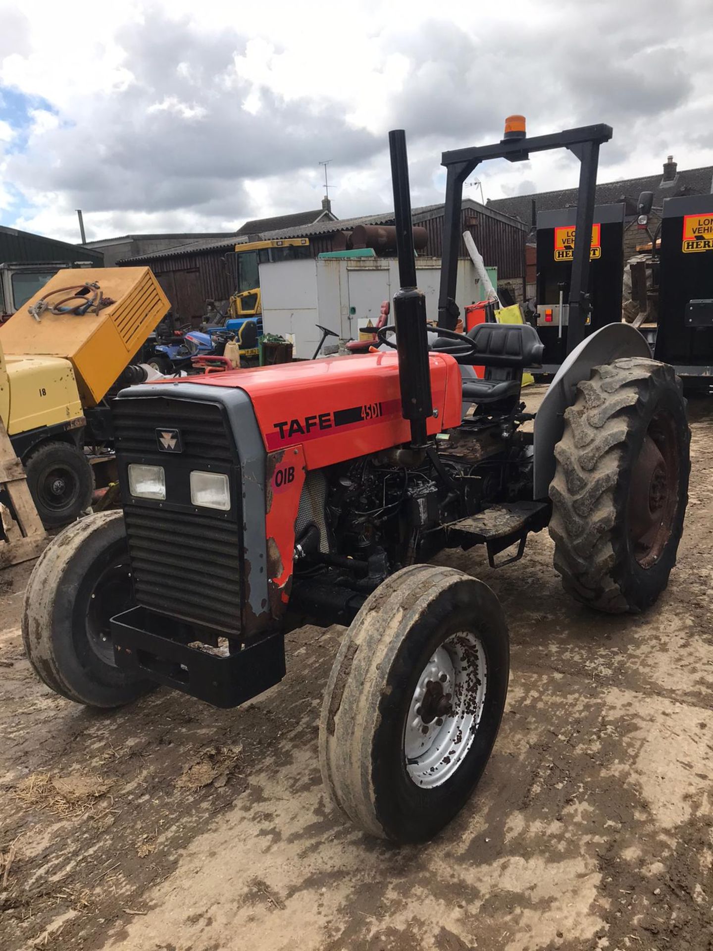 MASSEY FERGUSON 45D TAFE TRACTOR, RUNS AND DRIVES *PLUS VAT* - Image 3 of 4