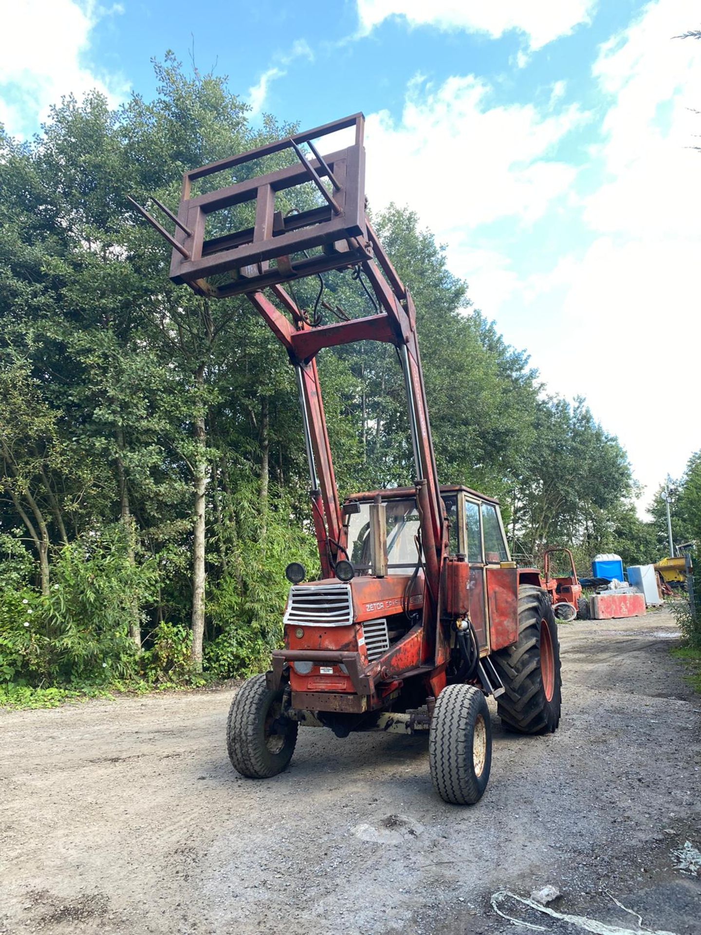 ZETOR CRYSTAL 8011 LOADER TRACTOR, RUNS, WORKS AND LIFTS, IN GOOD CONDITION *PLUS VAT* - Image 4 of 6