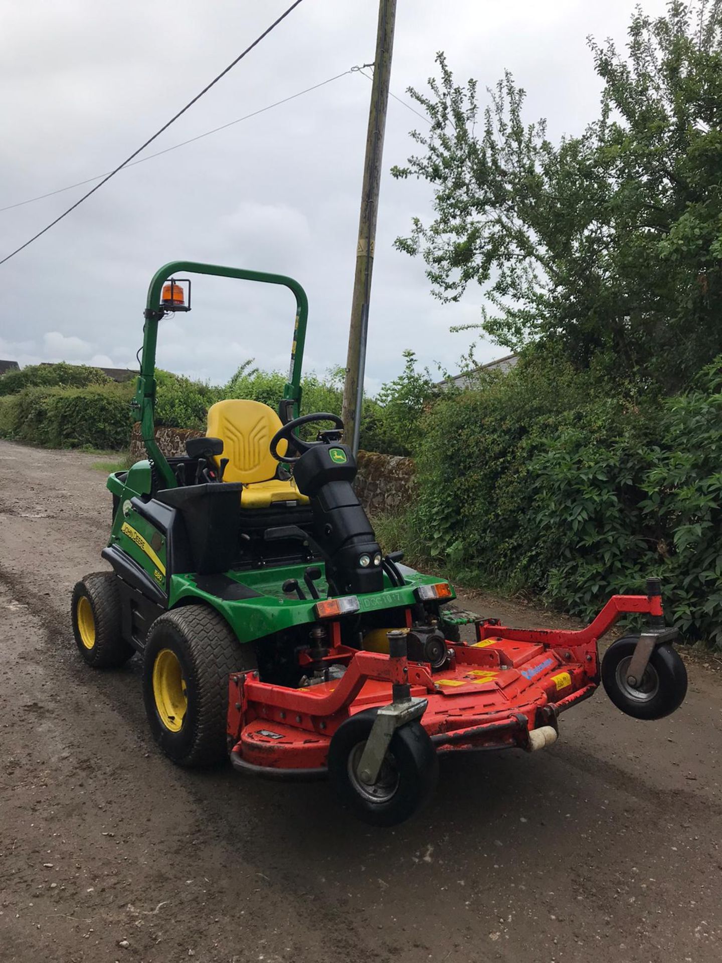 2016 JOHN DEERE 1580 C/W OUTFRONT MOWER DECK, RUNS, DRIVES & CUTS, ROAD REGISTERED - OTR *PLUS VAT* - Image 4 of 4