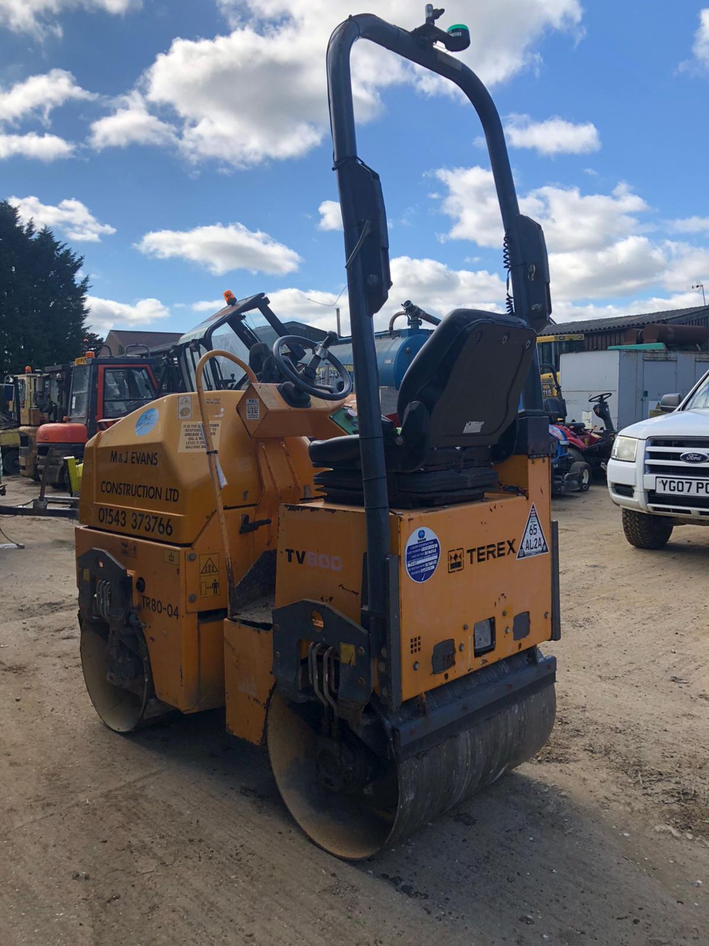 2012 TEREX TV800 RIDE ON TWIN DRUM VIBRATING ROLLER, 785 HOURS, RUNS, DRIVES AND VIBRATES *PLUS VAT* - Image 2 of 4