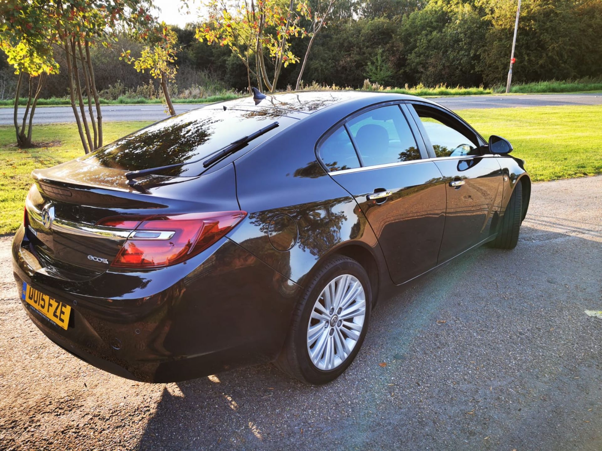 2015/15 REG VAUXHALL INSIGNIA DESIGN NAV CDTI ECO 2.0 DIESEL BLACK 5 DOOR, SHOWING 0 FORMER KEEPERS - Image 4 of 24