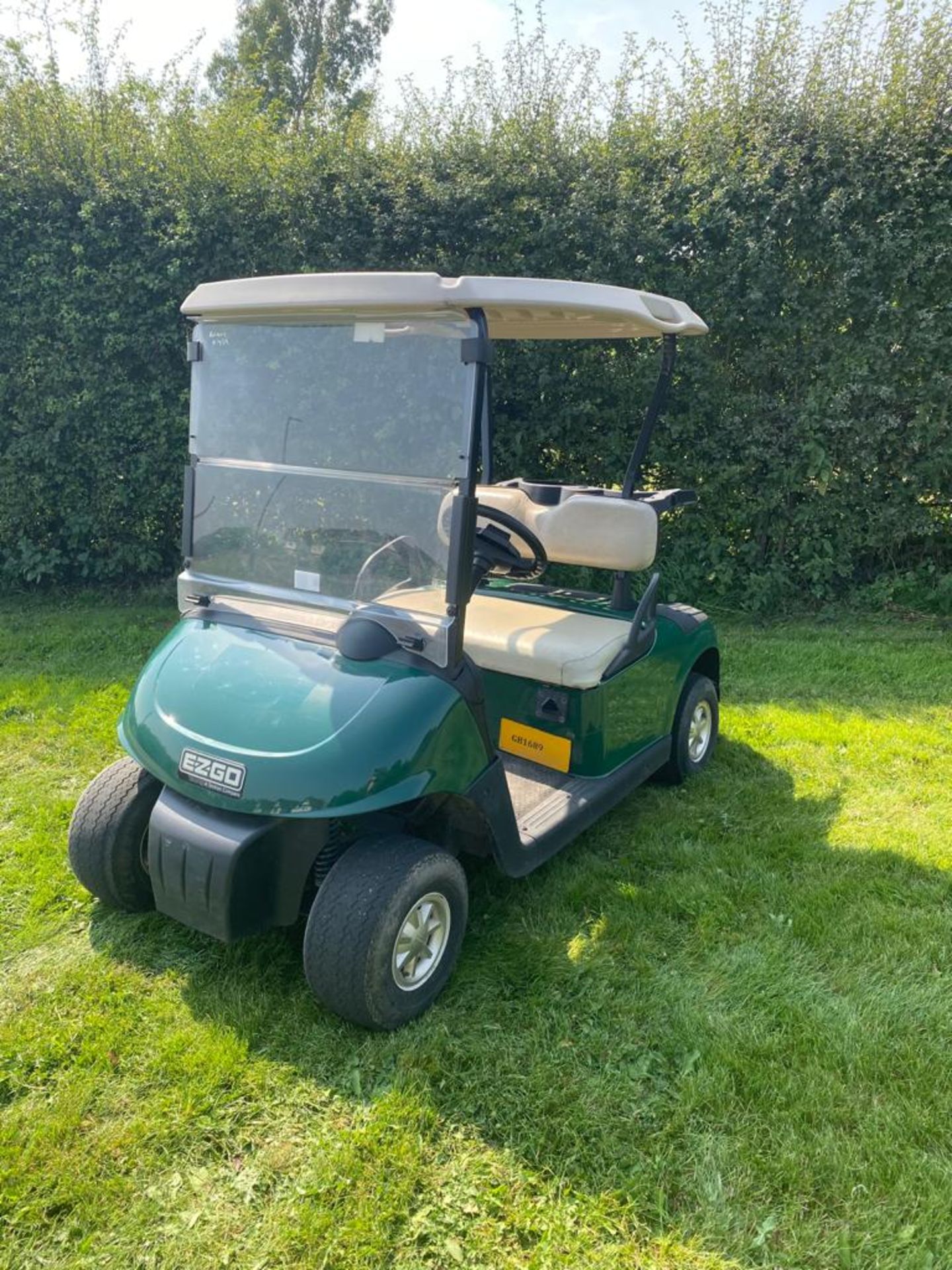 EZGO ELECTRIC GOLF BUGGY, FULL SUN CANOPY, YEAR 03/17, IN LOVELY CONDITION *PLUS VAT* - Image 4 of 5