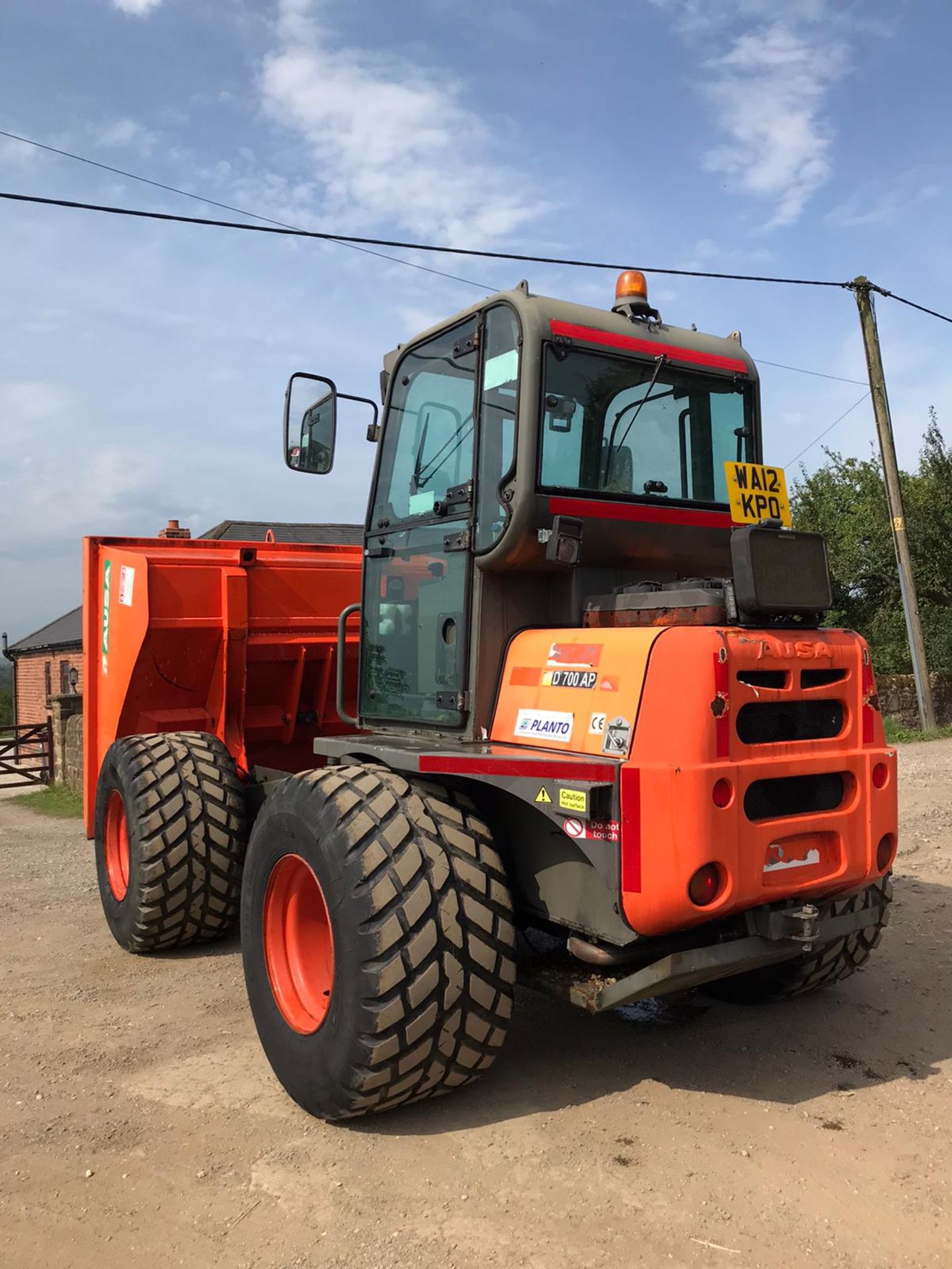 2012 AUSA 7 TON DUMPER, CABBED, AIR CONDITIONING, RUNS, DRIVES AND TIPS, ROAD REGISTERED *PLUS VAT* - Image 4 of 9