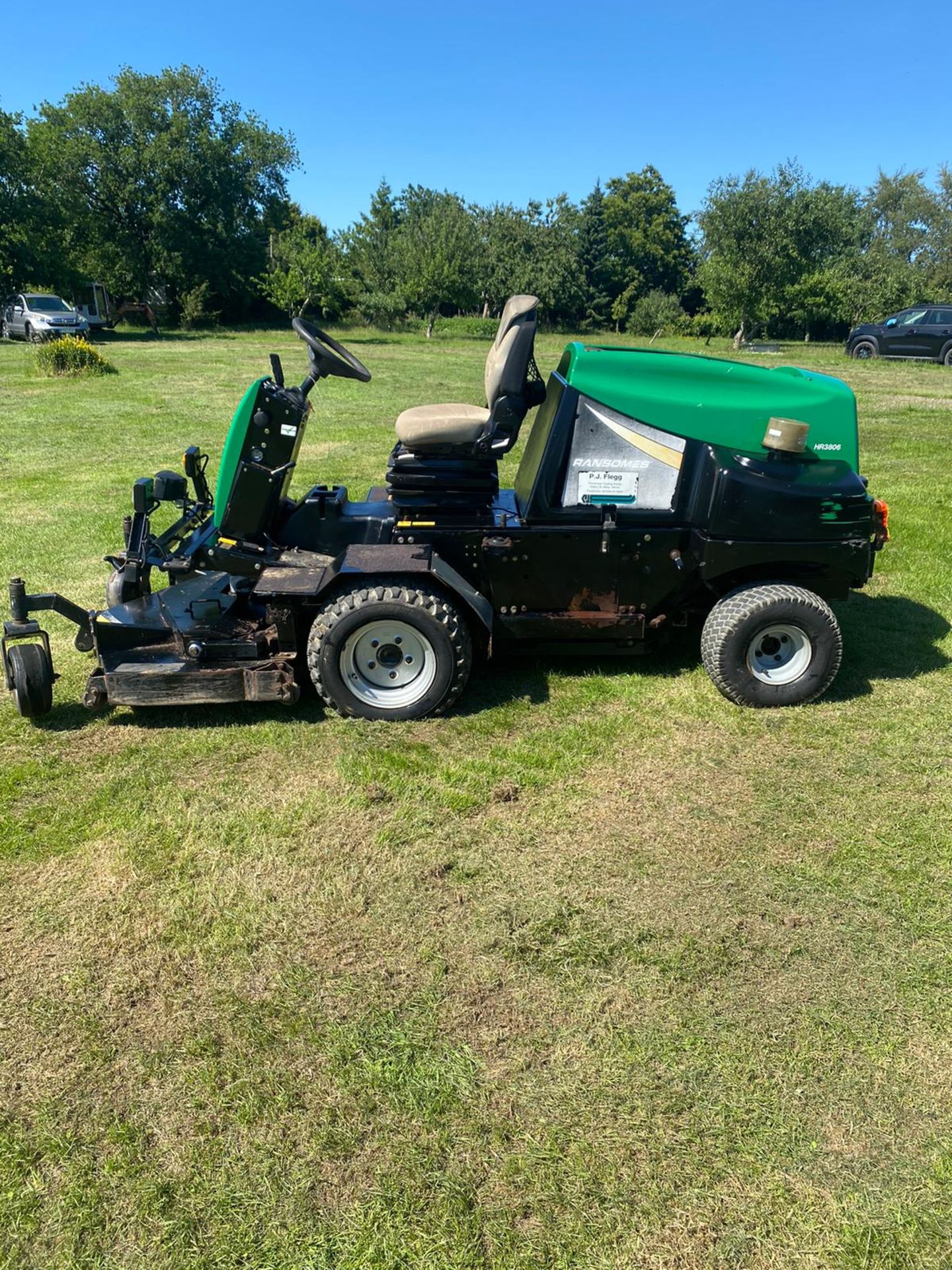 RANSOMES HR3806 OUT FRONT MOWER, RUNS, DRIVES AND CUTS, 38HP 3 CYLINDER KUBOTA ENGINE *PLUS VAT* - Image 3 of 6