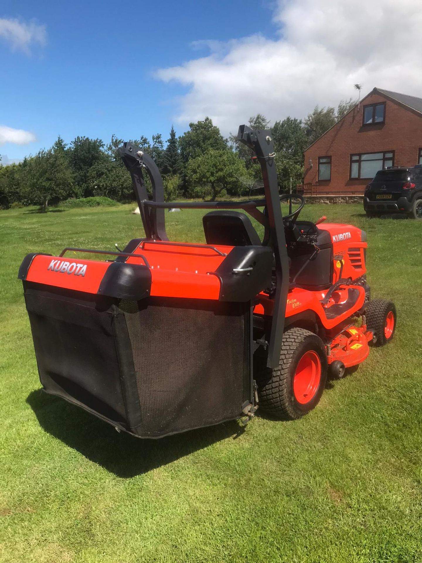 2015 KUBOTA G23-II RIDE ON LAWN MOWER, RUNS, DRIVES & CUTS, EX DEMO CONDITION, 203 HOURS *PLUS VAT* - Image 3 of 5