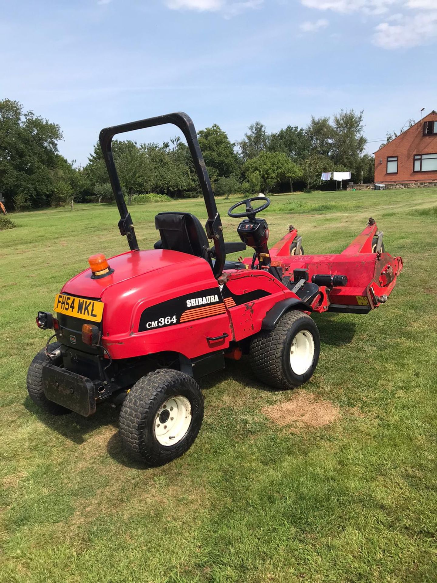 2004 SHIBAURA CM364 RIDE ON LAWN MOWER, RUNS, DRIVES AND CUTS, ROAD LEGAL, 2080 HOURS *PLUS VAT* - Image 3 of 6