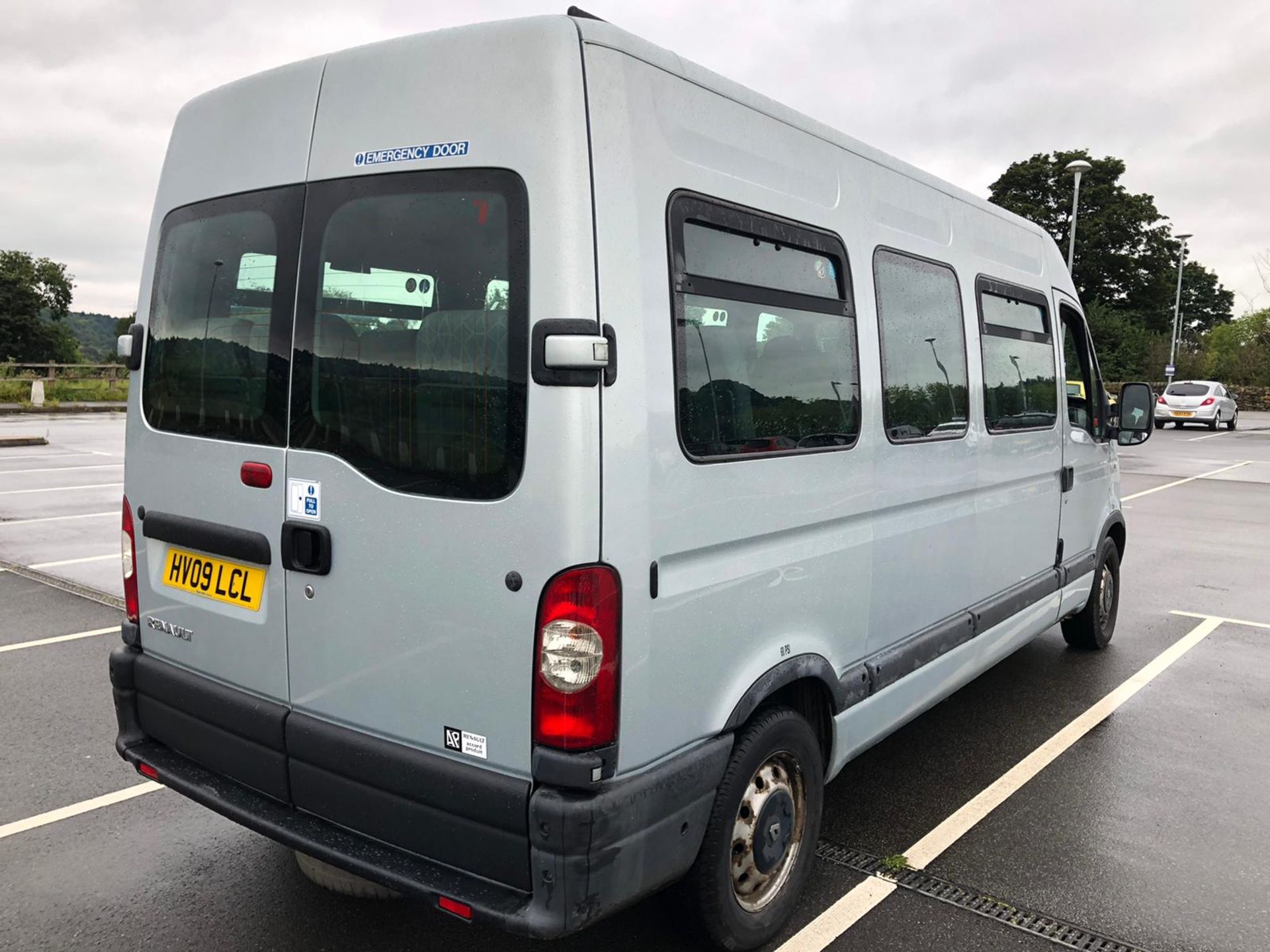 2009/09 REG RENAULT MASTER LM39 DCI 120 2.5 DIESEL GREY MINIBUS, SHOWING 3 FORMER KEEPERS *NO VAT* - Image 8 of 9