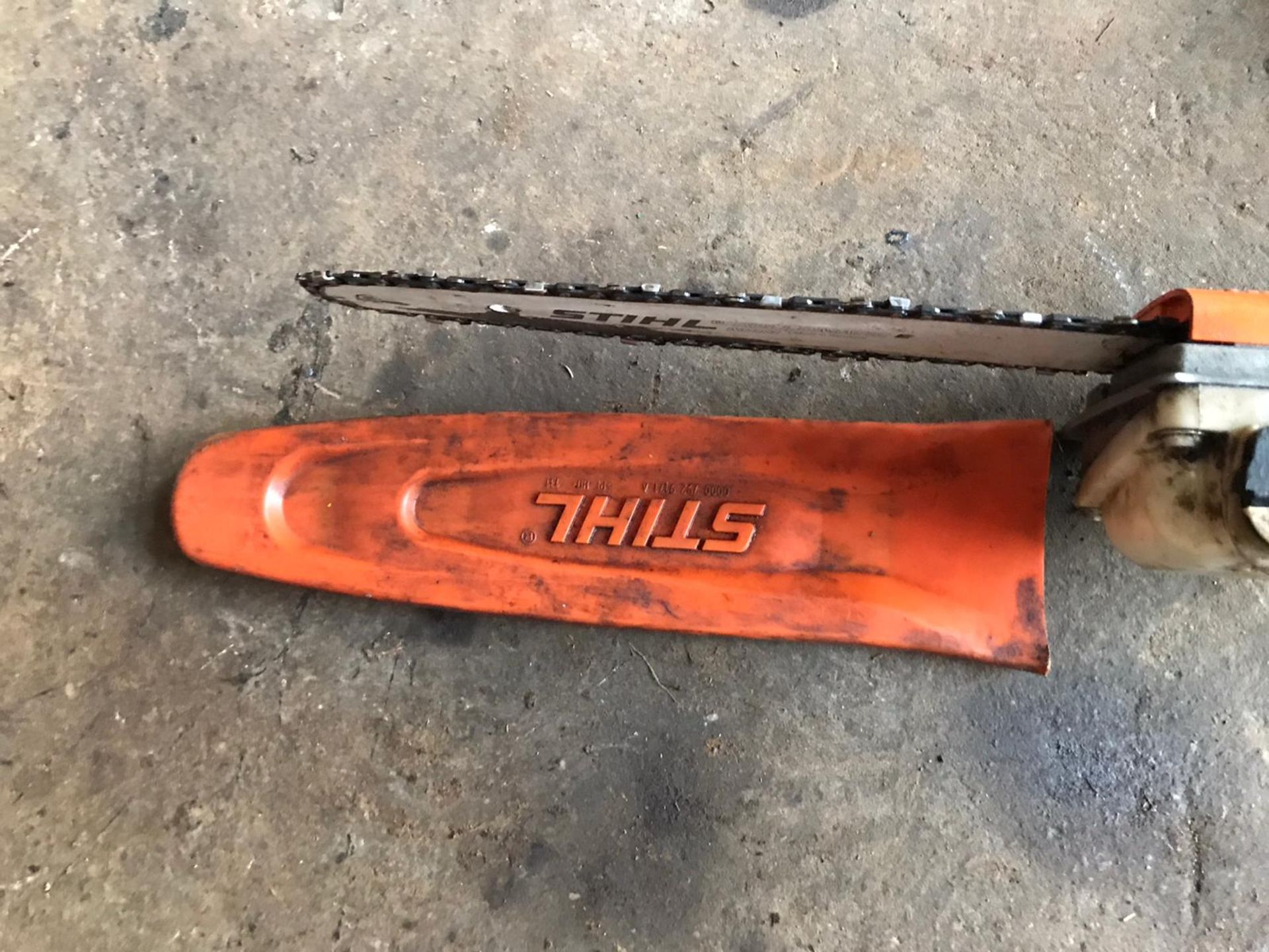 STIHL HT131 POLE SAW, RUNS AND WORKS, C/W CHAINSAW ATTACHMENT AND COVER *NO VAT* - Image 4 of 7