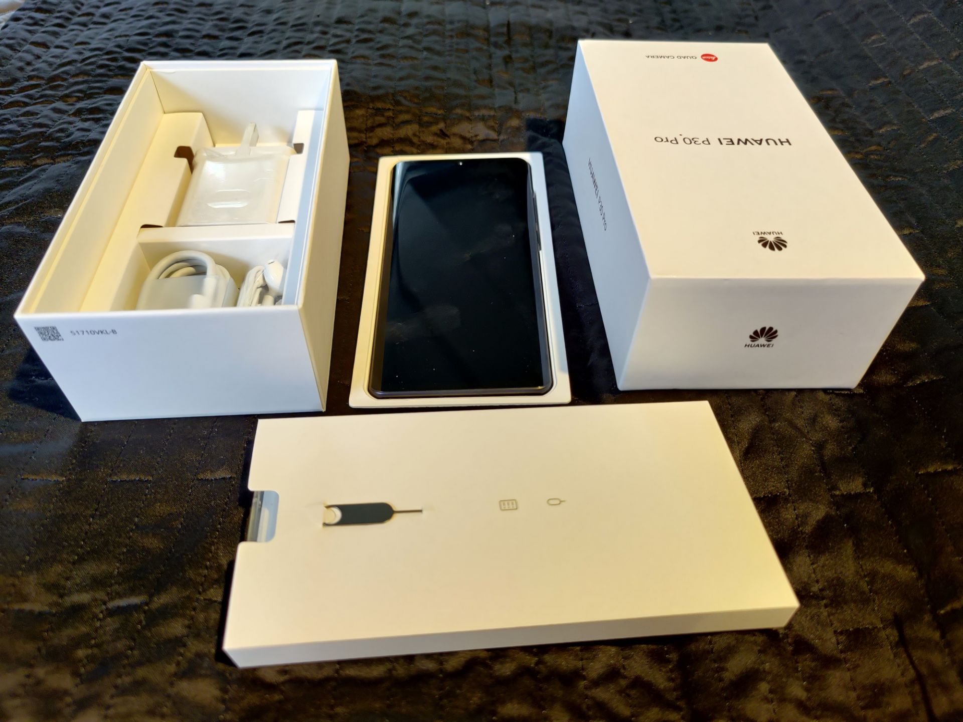 HUAWEI P30 PRO VOG-L29 - 128GB - BLACK - UNLOCKED - 8GB RAM BOXED IN MINT CONDITION GRADE A *NO VAT* - Image 3 of 9