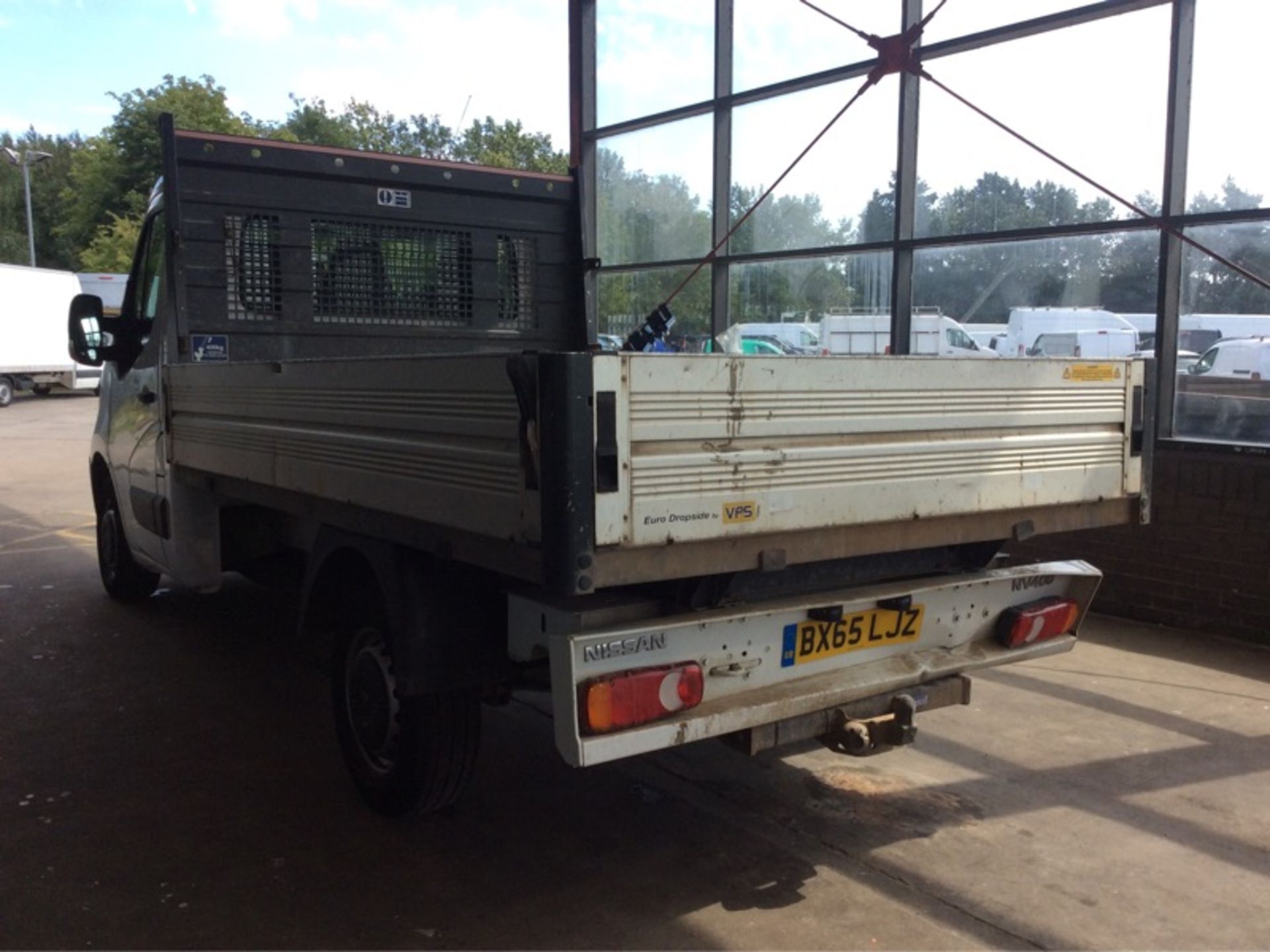 2015/65 REG NISSAN NV400 DCI E SHR 2.3 DIESEL WHITE DROPSIDE LORRY, SHOWING 0 FORMER KEEPERS - Image 4 of 8