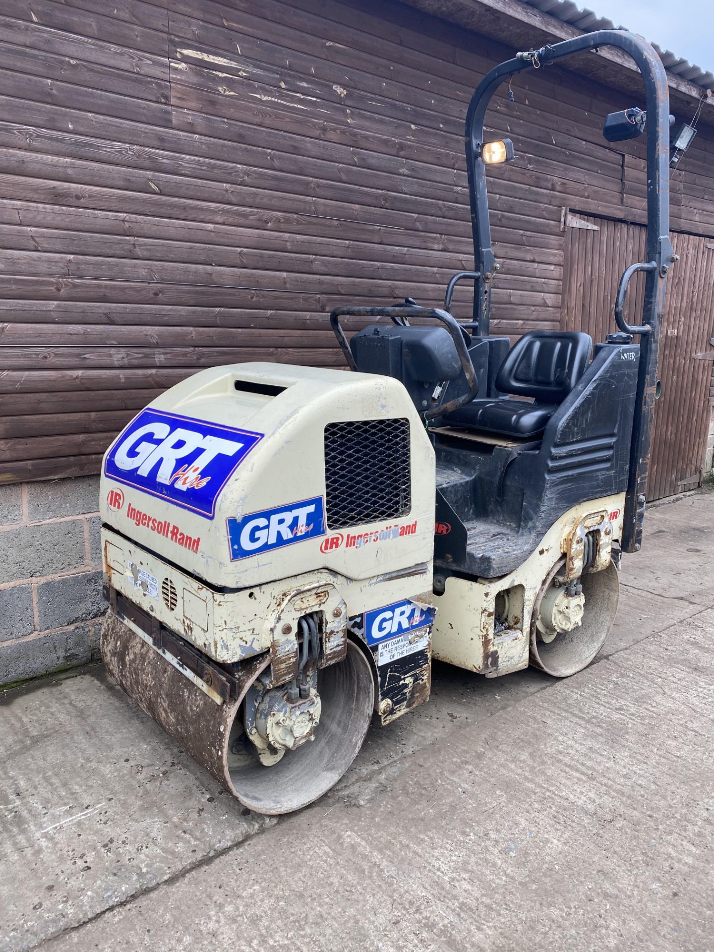 2007 INGERSOLL RAND DD14 ROLLER, ONLY 537 HOURS STARTS FIRST TIME, RUNS, DRIVES, VIBRATES BOTH DRUMS - Image 2 of 5