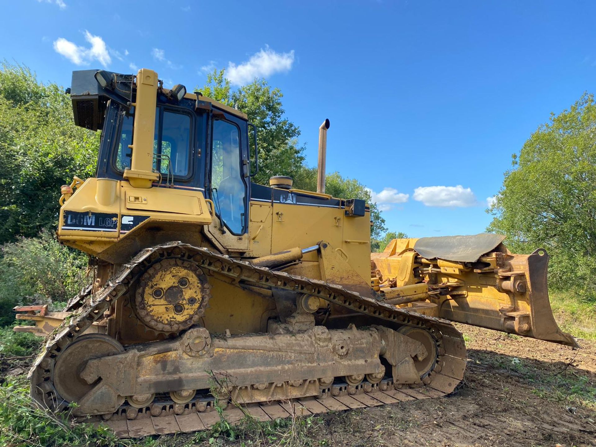 CATERPILLAR D6M TRACKED DOZER, RUNS, WORKS AND DOES WHAT IT SHOULD *PLUS VAT* - Image 2 of 9