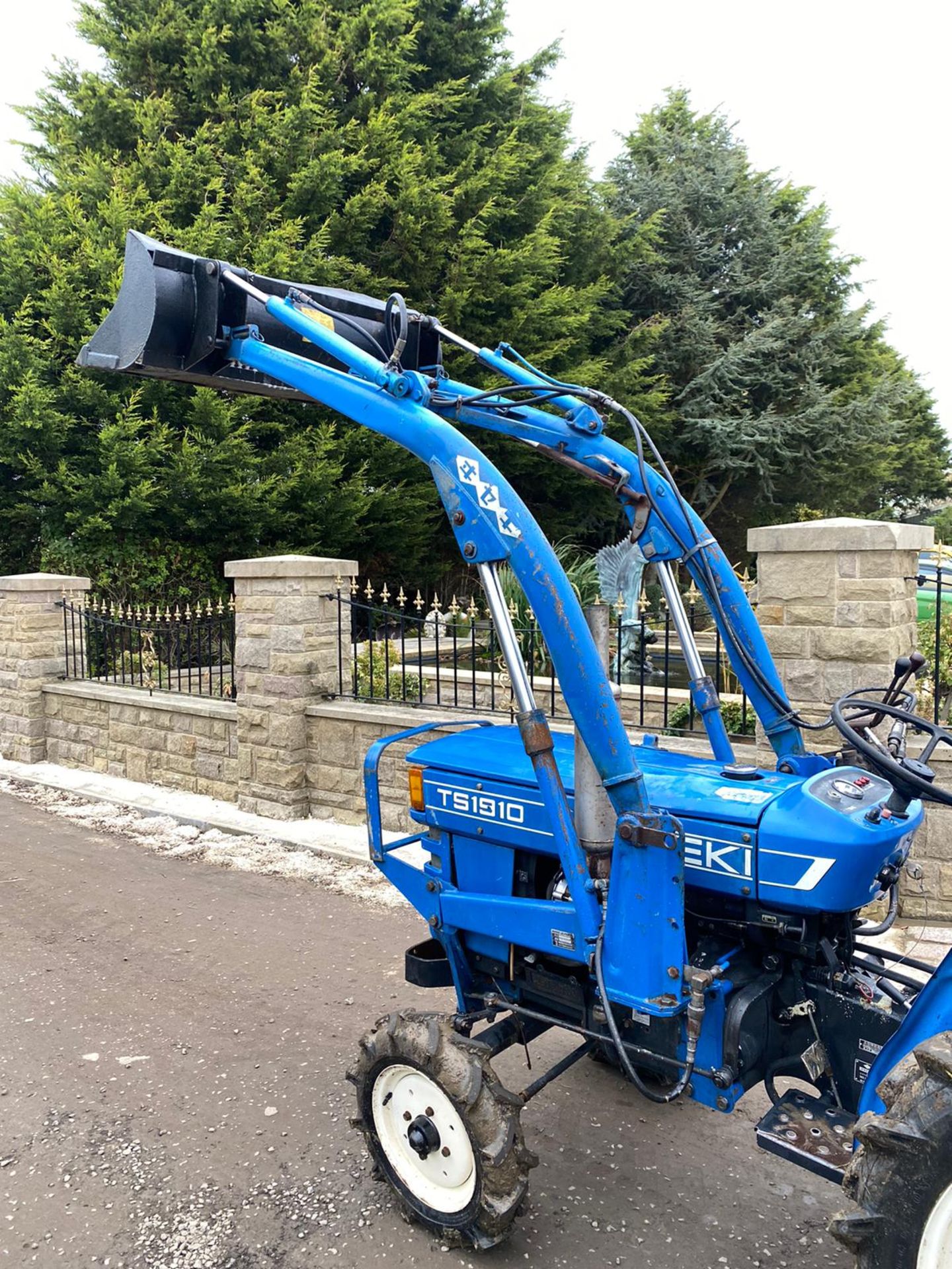 ISEKI TS1910 COMPACT TRACTOR LOADER WITH ROTAVATOR, RUNS AND WORKS WELL *PLUS VAT* - Image 4 of 7