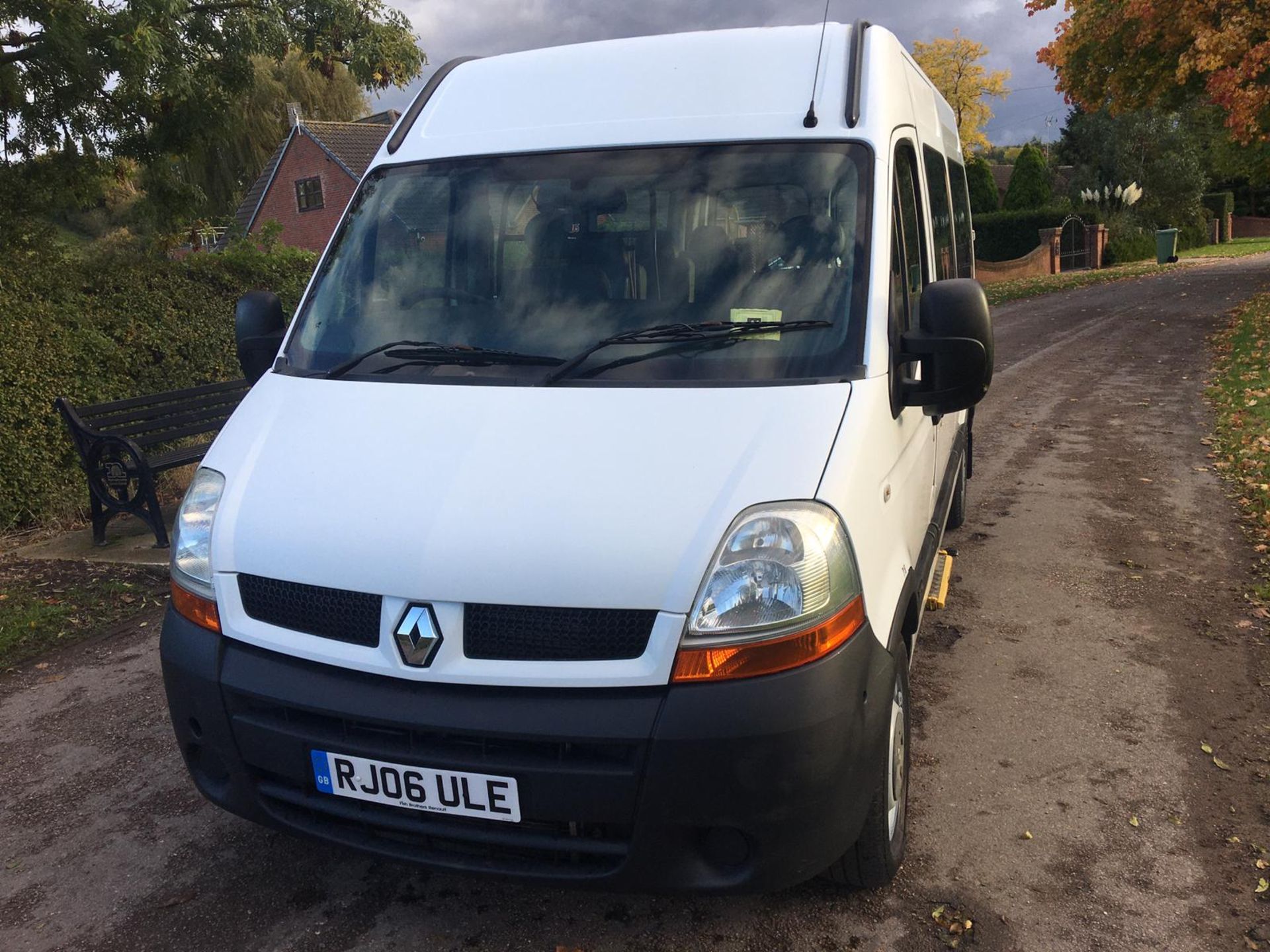 2006/06 REG RENAULT MASTER MM33 DCI 100 MWB MINIBUS 2.5 DIESEL, SHOWING 1 FORMER KEEPER *NO VAT* - Image 3 of 32