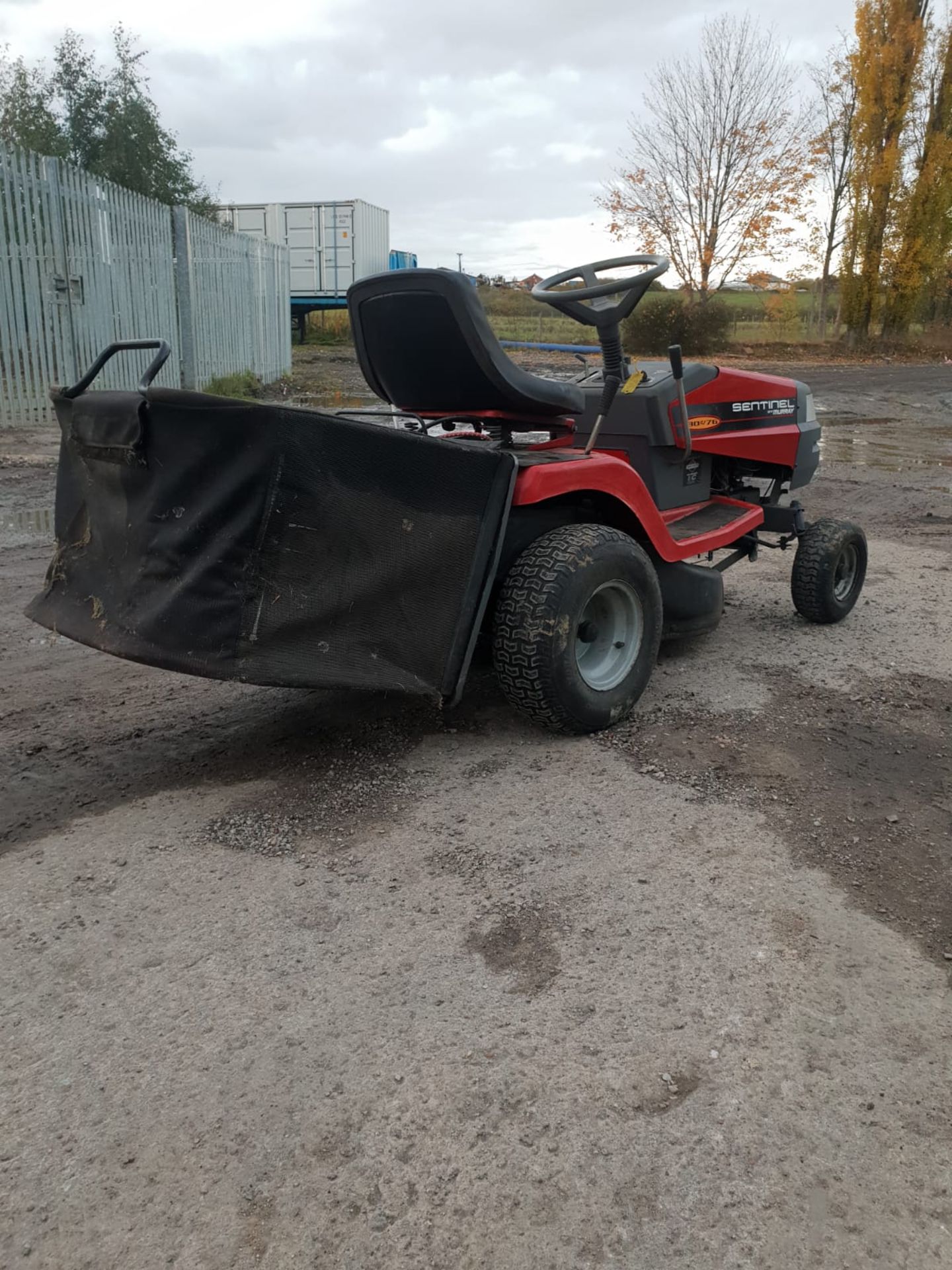 SENTINEL BY MURRAY 130 IC 76 RIDE ON LAWN MOWER WITH COLLECTOR, WORKING ORDER *NO VAT* - Image 7 of 10