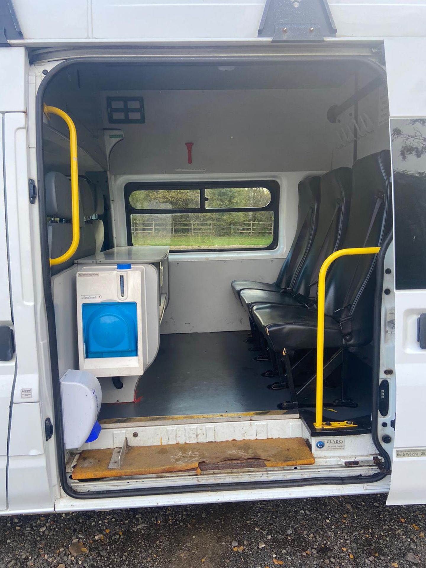 2013/13 REG FORD TRANSIT 100 T350 RWD 2.2 DIESEL WHITE WELFARE PANEL VAN, SHOWING 1 FORMER KEEPER - Image 9 of 11