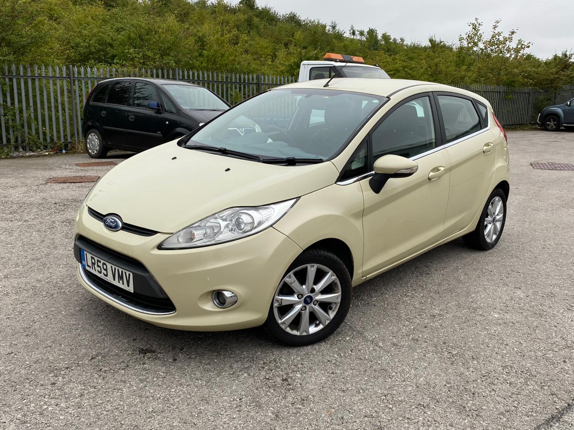 2009/59 REG FORD FIESTA ZETEC 68 TDCI 1.4 DIESEL 5 DOOR HATCHBACK, SHOWING 4 FORMER KEEPERS *NO VAT* - Image 2 of 9