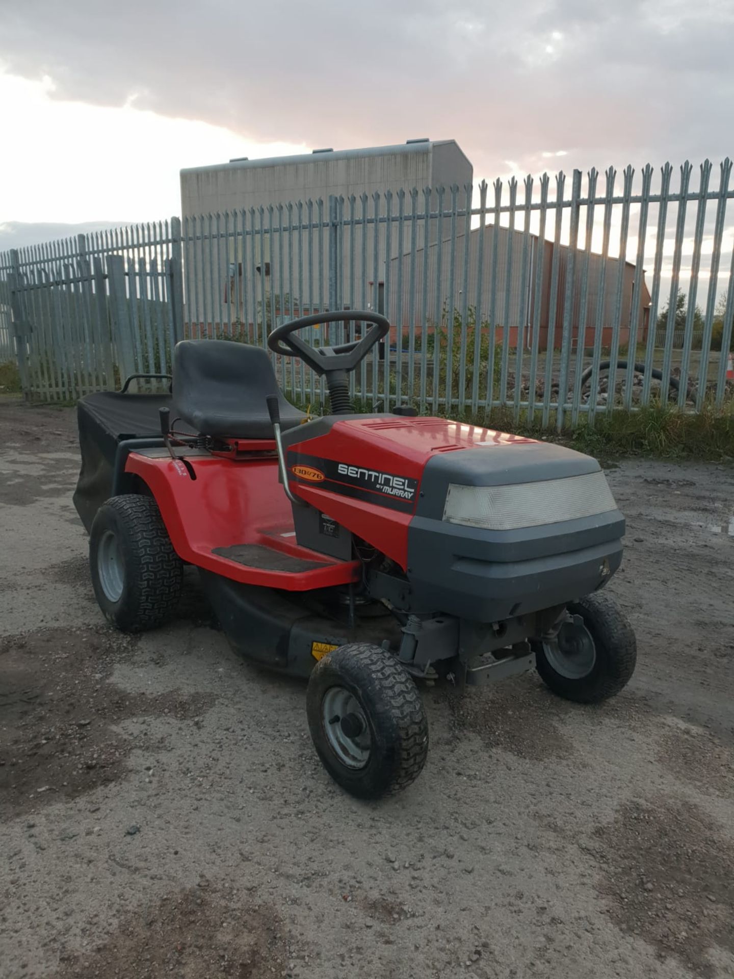 SENTINEL BY MURRAY 130 IC 76 RIDE ON LAWN MOWER WITH COLLECTOR, WORKING ORDER *NO VAT*