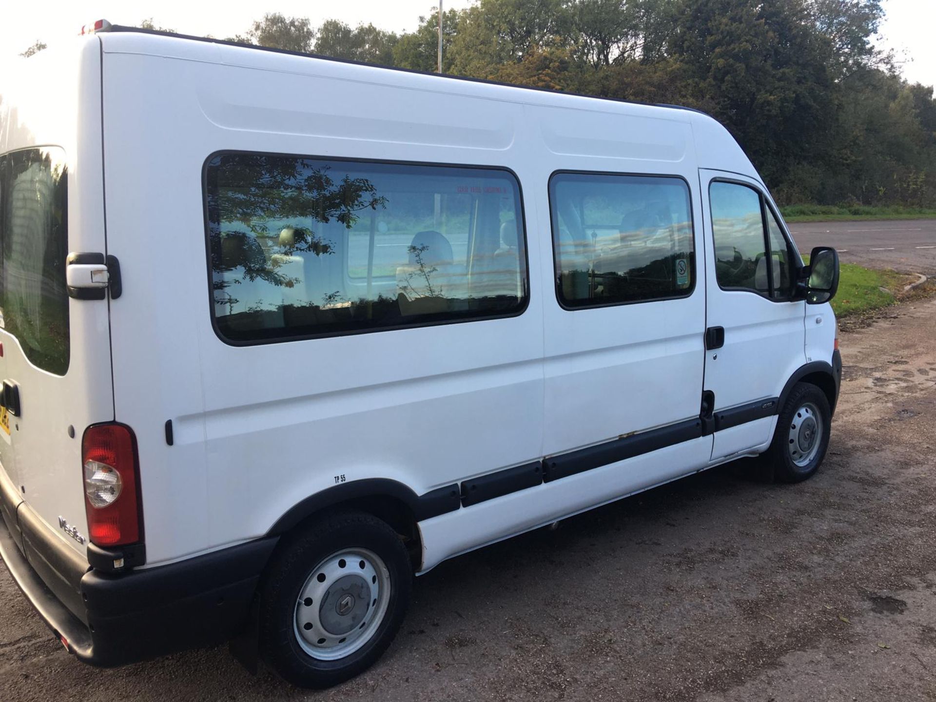 2006/06 REG RENAULT MASTER MM33 DCI 100 MWB MINIBUS 2.5 DIESEL, SHOWING 1 FORMER KEEPER *NO VAT* - Image 7 of 32