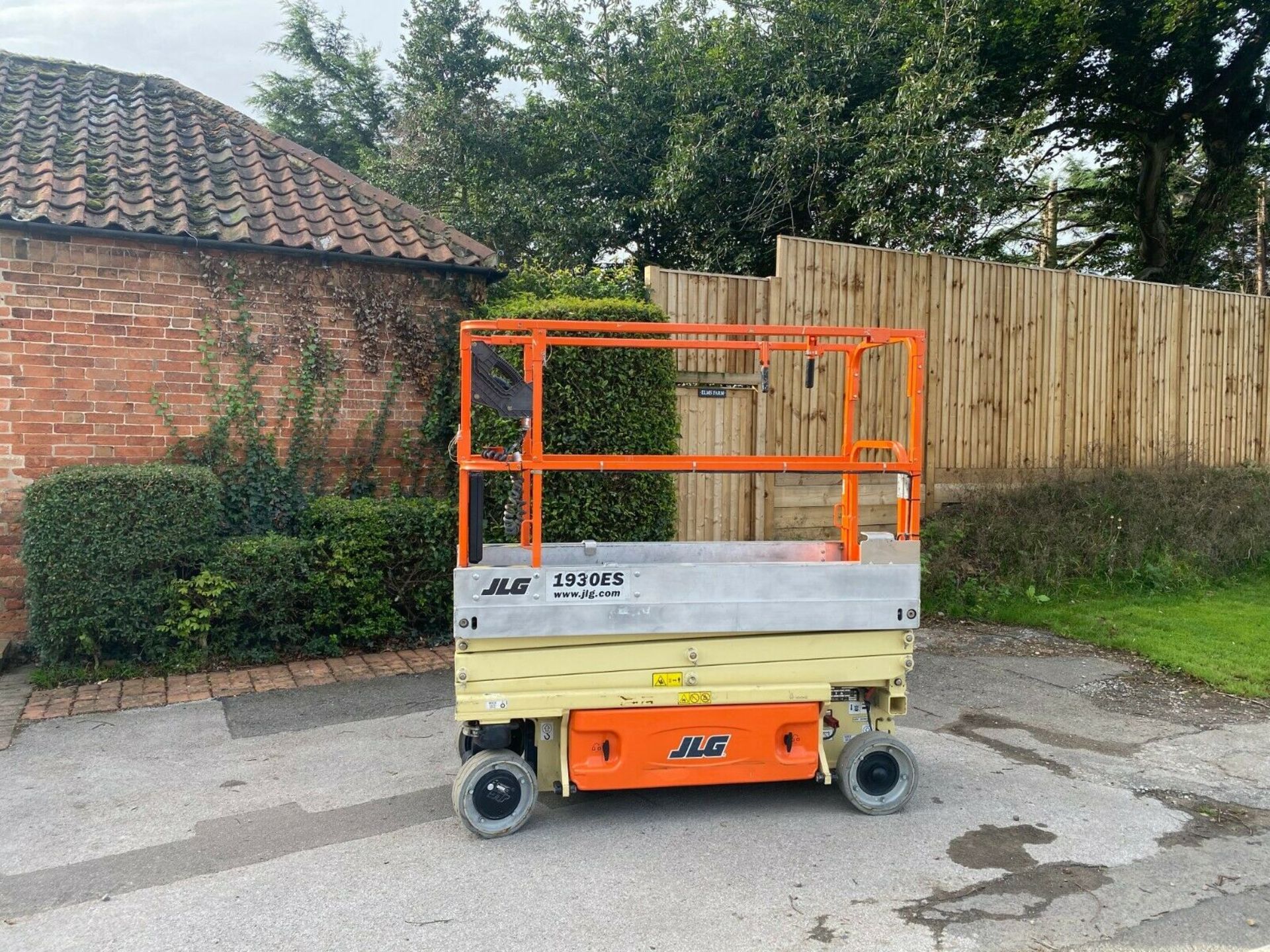 JLG 1930ES ACCESS PLATFORM SCISSOR LIFT, YEAR 2014, ONLY 135 HOURS *PLUS VAT*